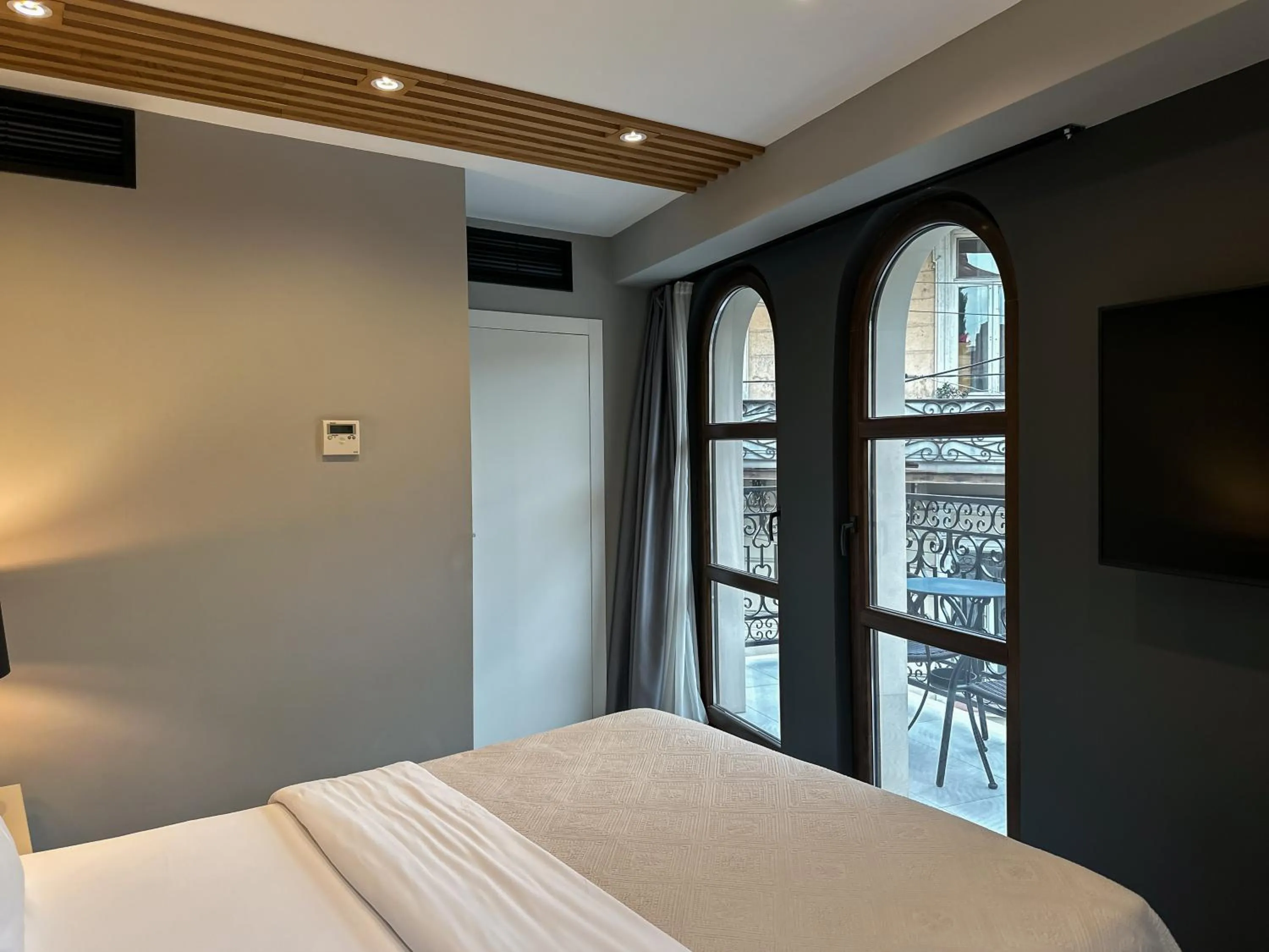 Bedroom, Bed in Silver 39 Corner Hotel