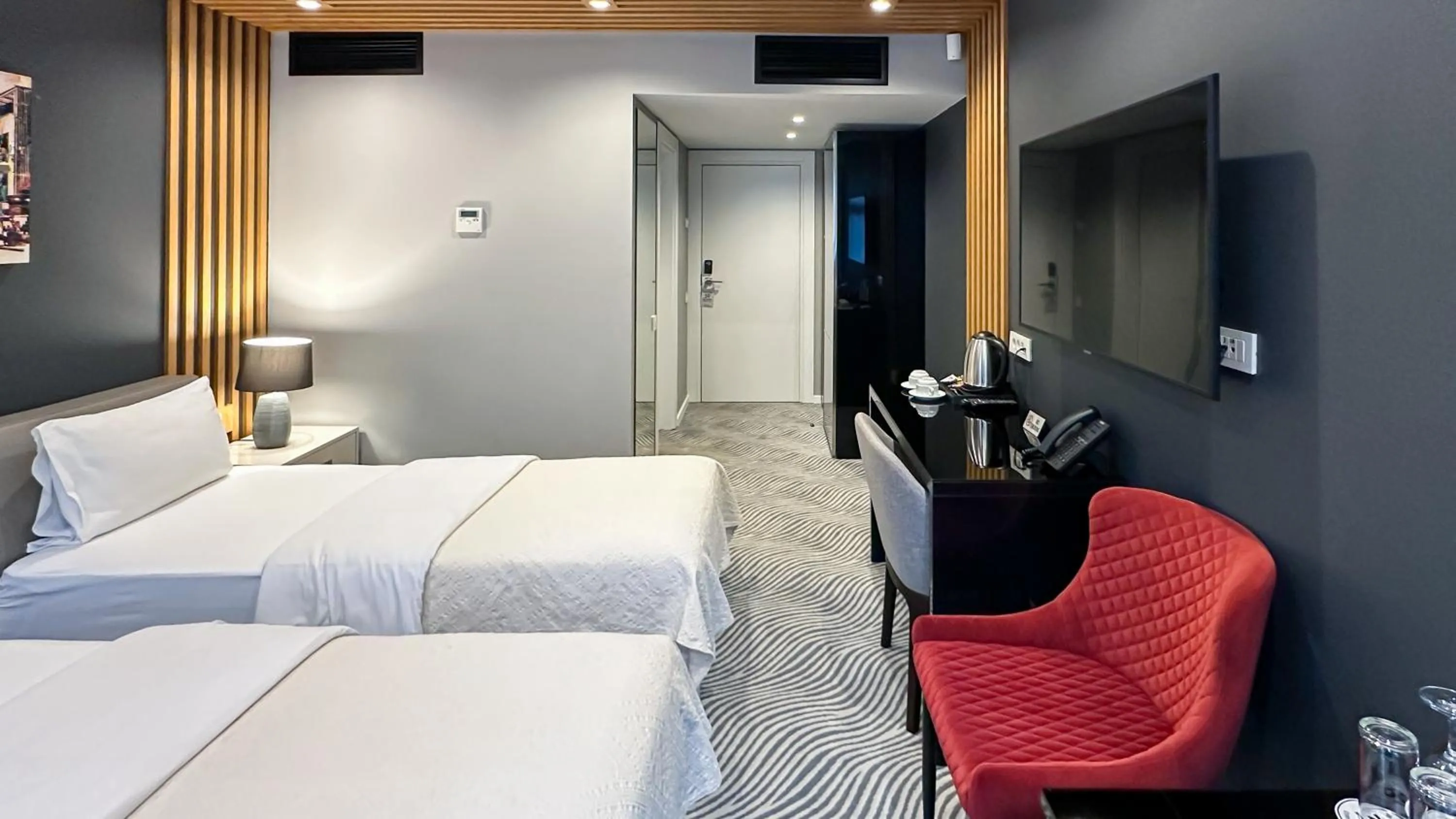 Bedroom, Bed in Silver 39 Corner Hotel