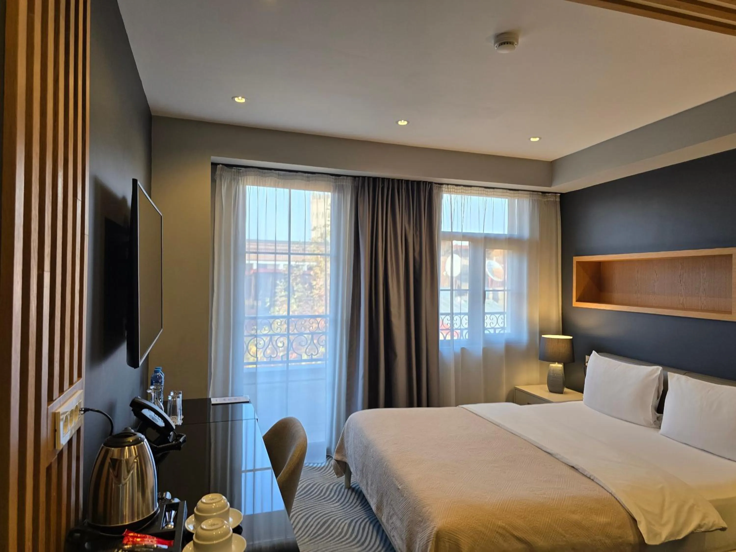 Bedroom, Bed in Silver 39 Corner Hotel