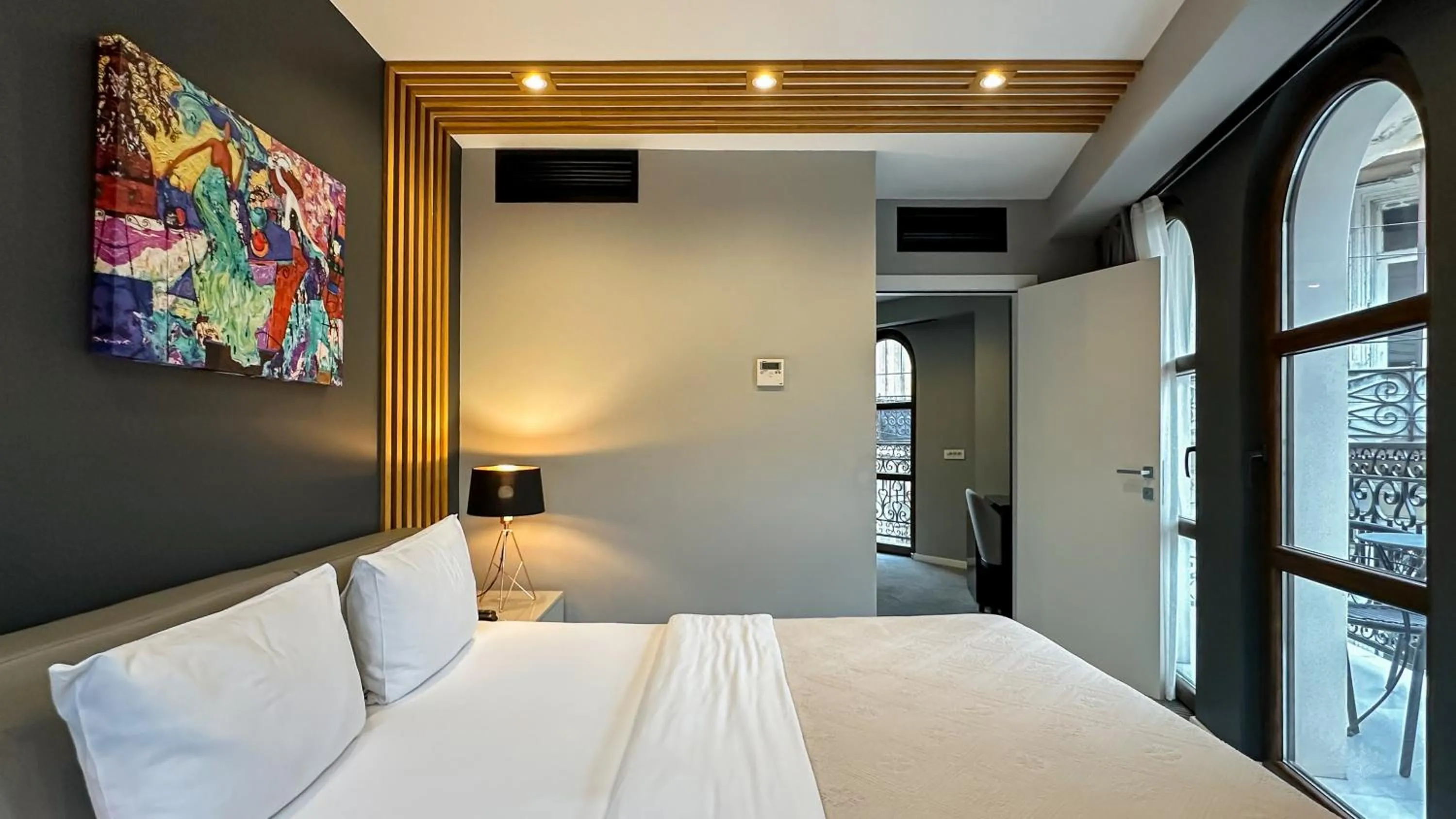 Photo of the whole room, Bed in Silver 39 Corner Hotel