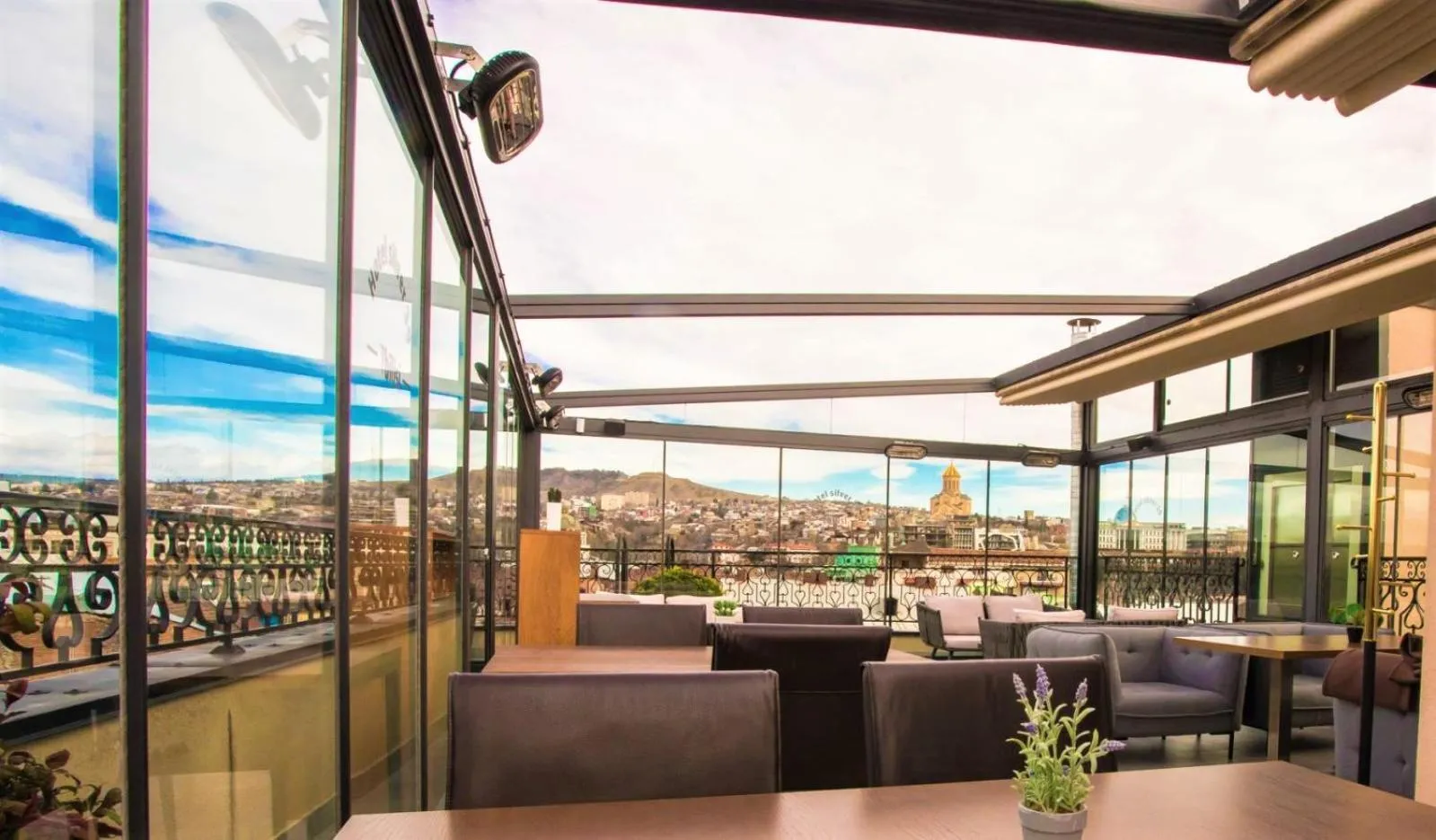 Restaurant/places to eat in Silver 39 Corner Hotel