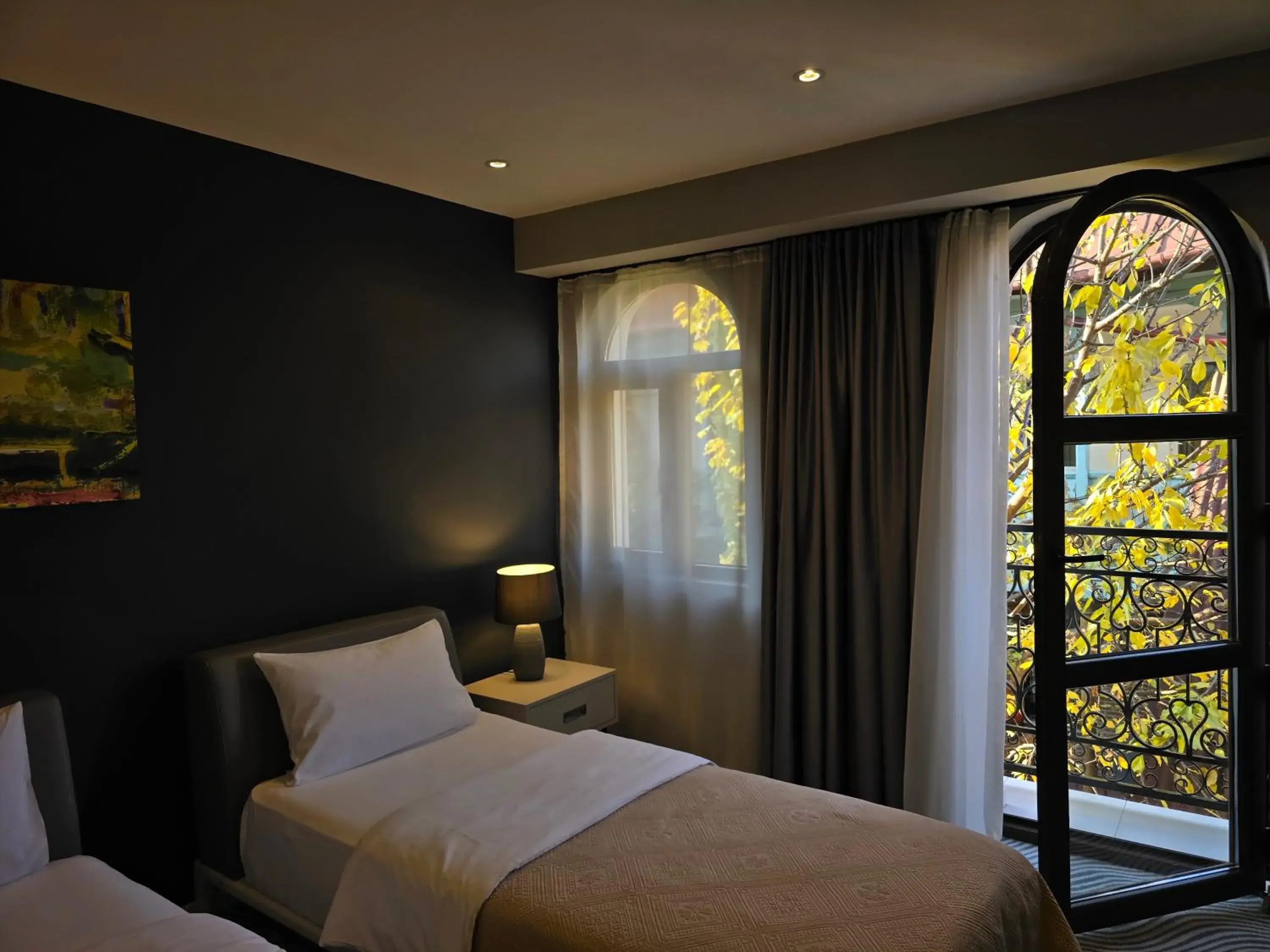 Bed in Silver 39 Corner Hotel Bed in Silver 39 Corner Hotel