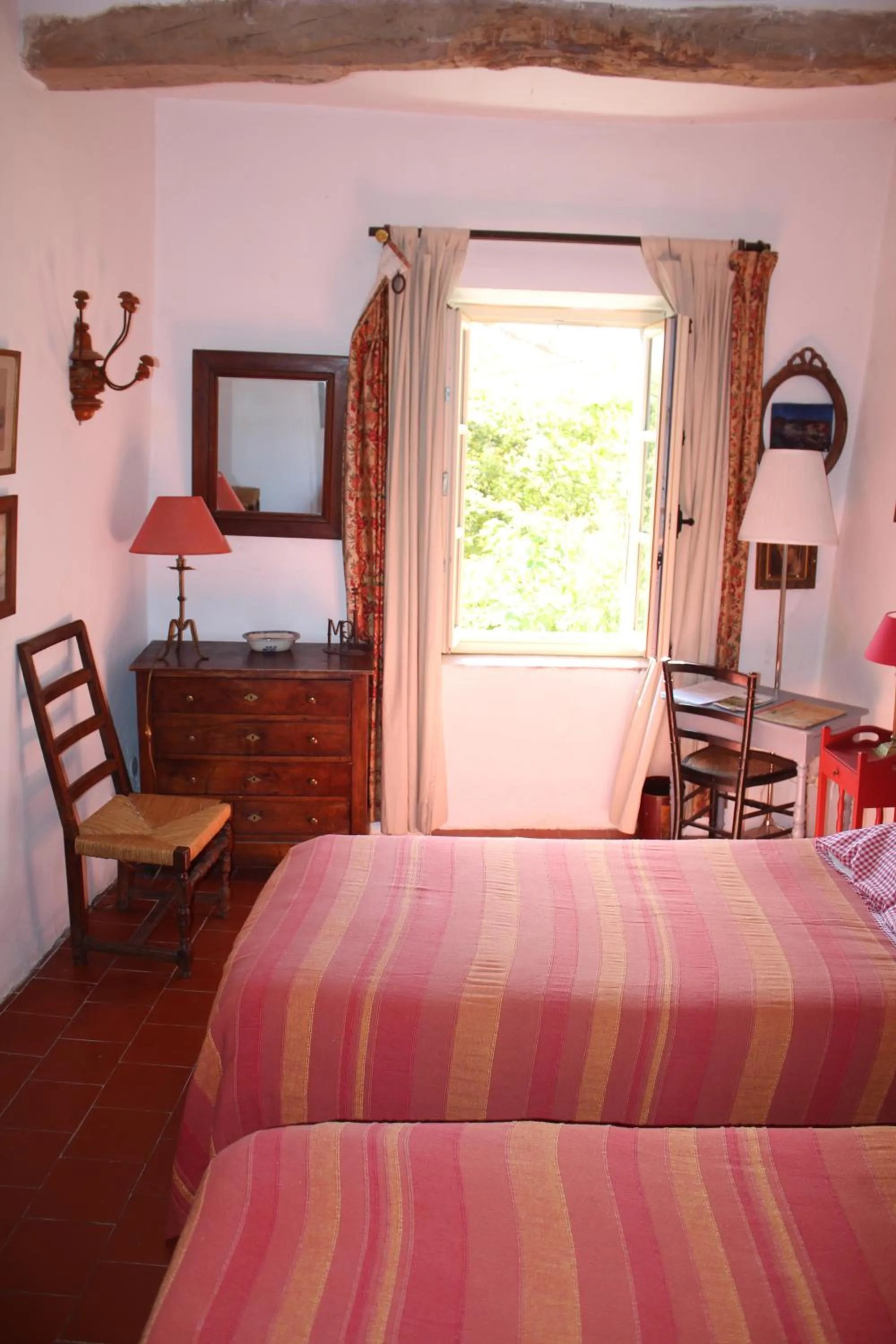 Double Room - single occupancy in Sous l'abricotier