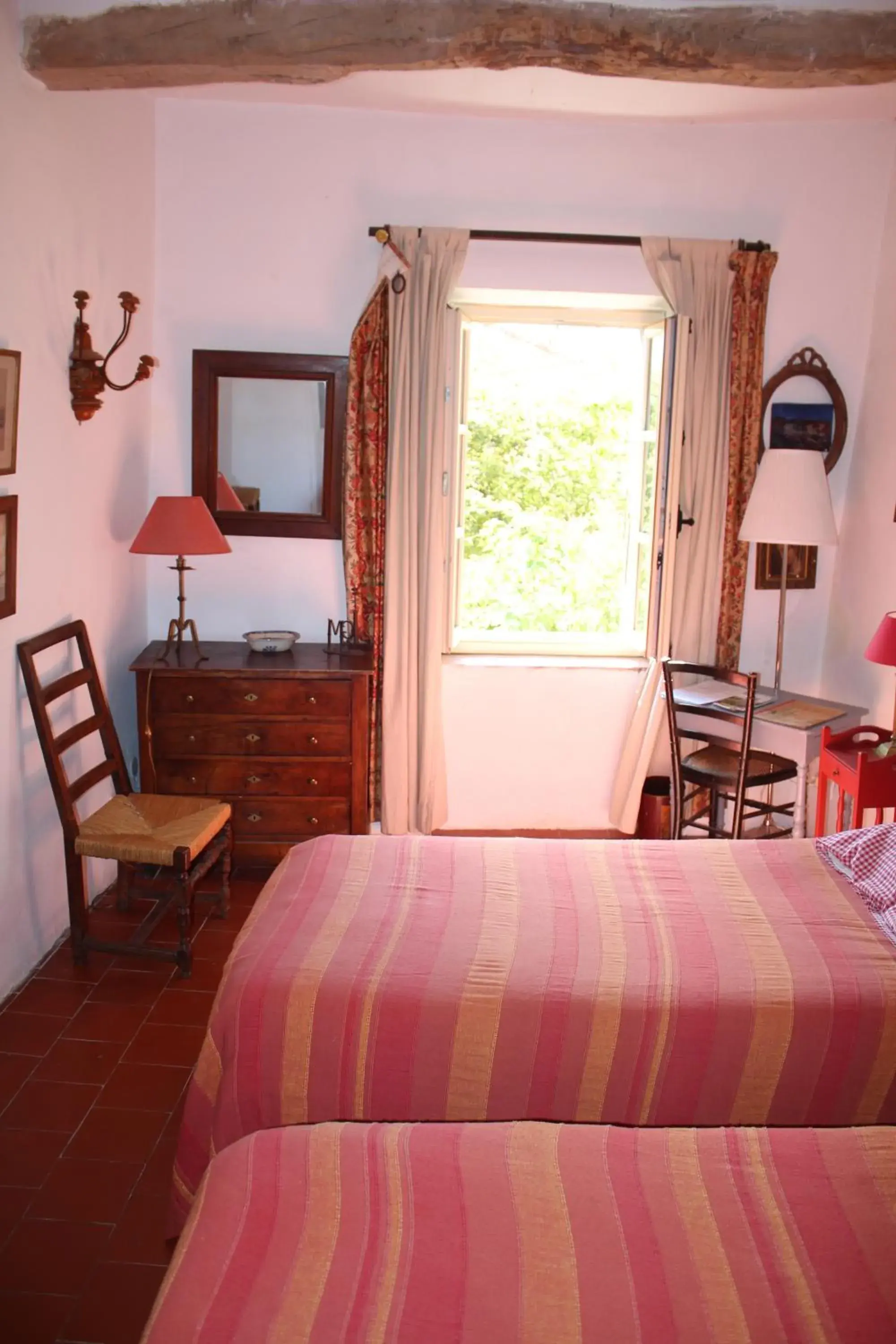 Double Room - single occupancy in Sous l'abricotier Double Room - single occupancy in Sous l'abricotier