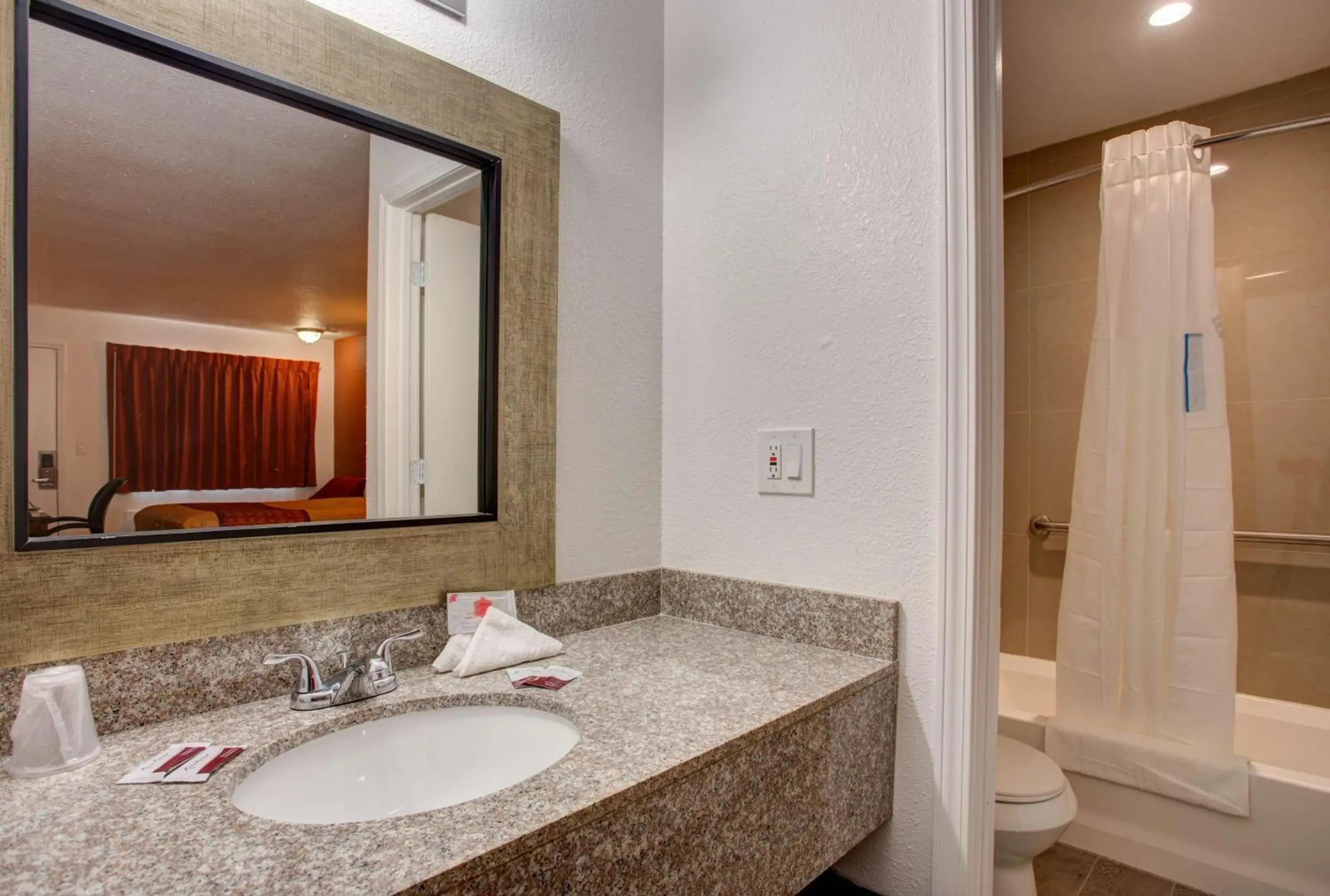 Queen Room - Non-Smoking in Motel 6 Branson, Mo Queen Room - Non-Smoking in Motel 6 Branson, Mo