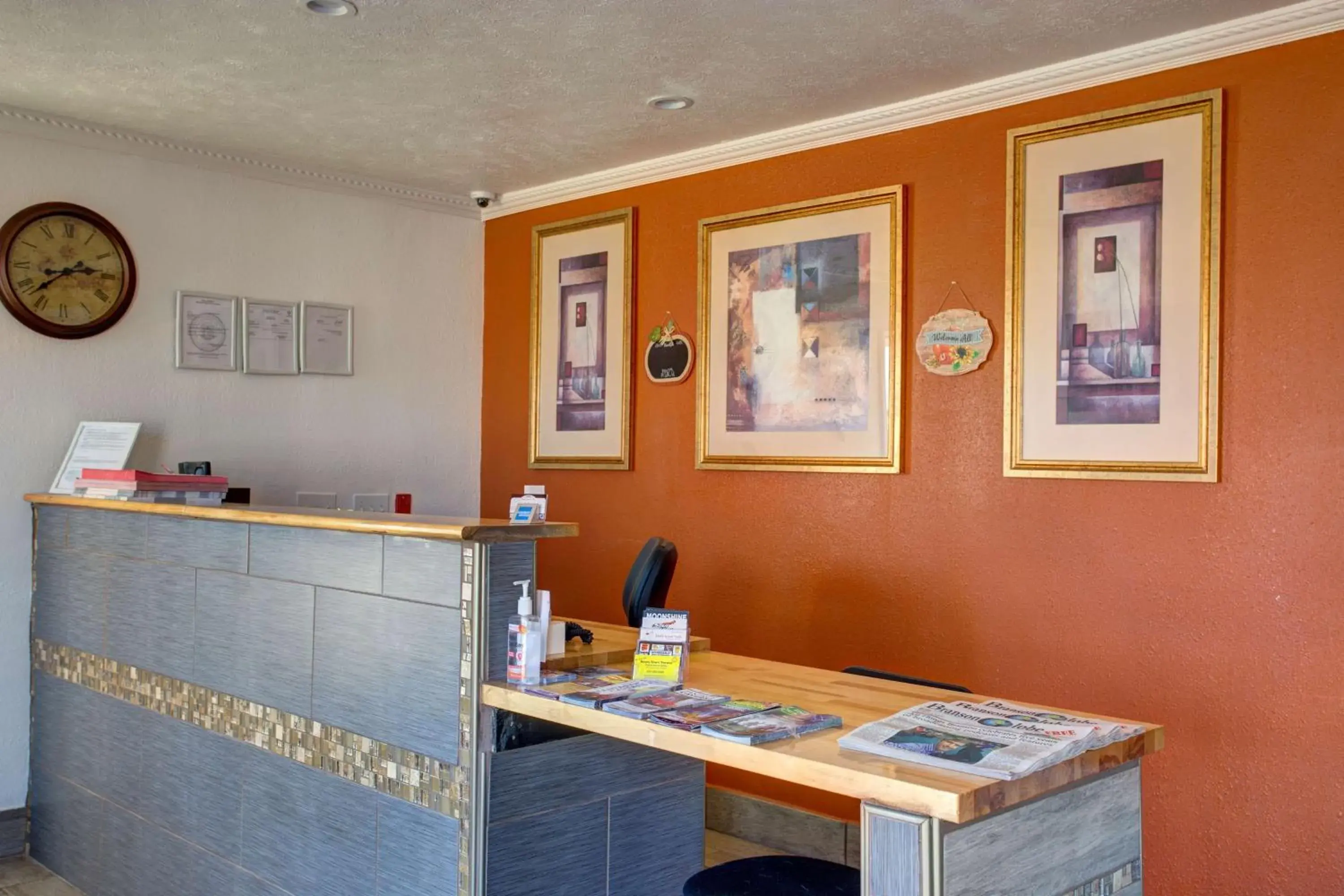 Lobby or reception in Motel 6 Branson, Mo Lobby or reception in Motel 6 Branson, Mo
