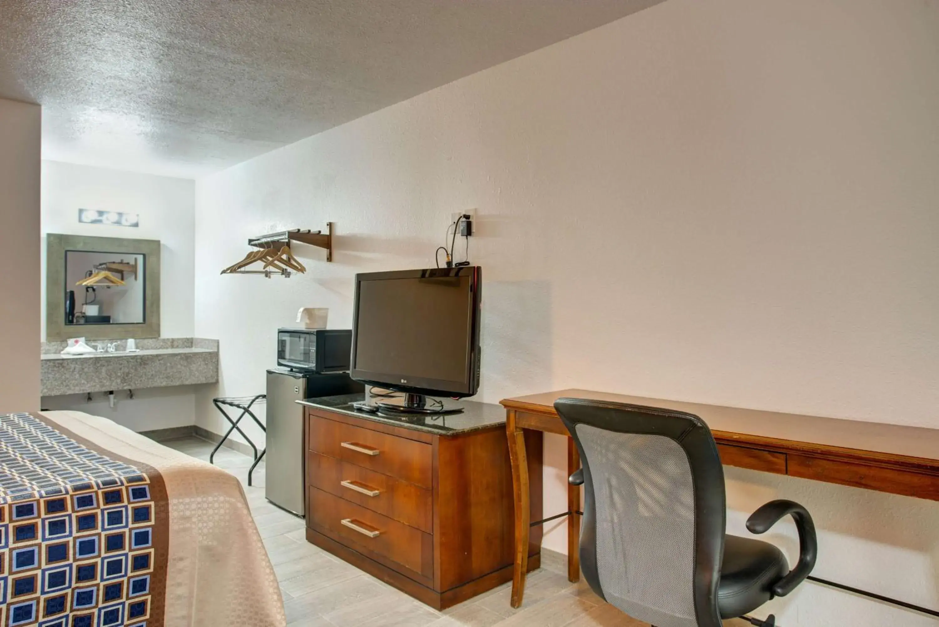 Photo of the whole room in Motel 6 Branson, Mo Photo of the whole room in Motel 6 Branson, Mo