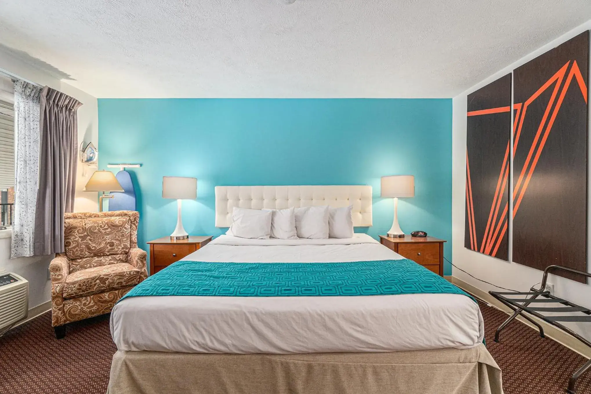 Bed in Howard Johnson by Wyndham Traverse City Bed in Howard Johnson by Wyndham Traverse City