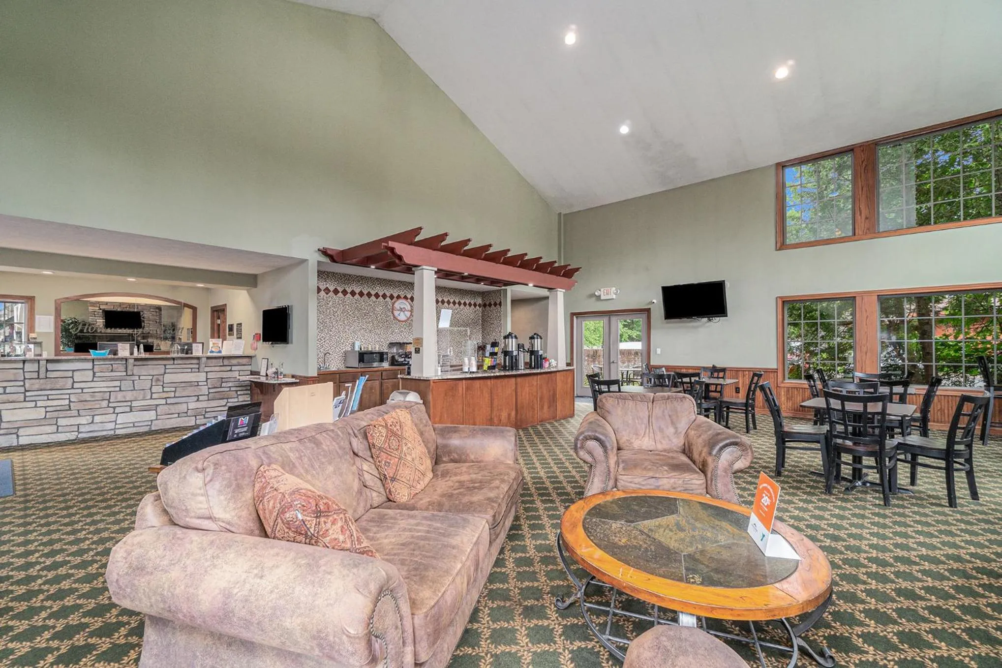 Lobby or reception in Howard Johnson by Wyndham Traverse City