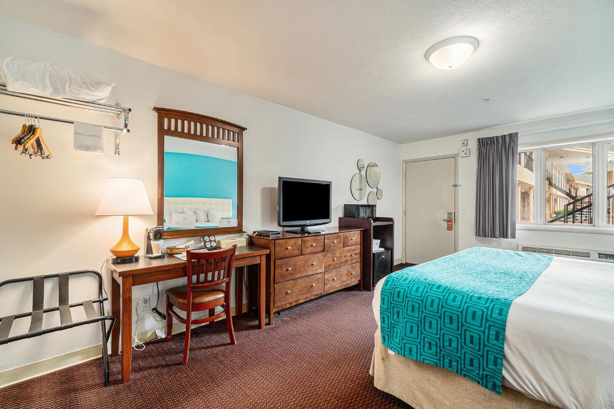 Bed in Howard Johnson by Wyndham Traverse City