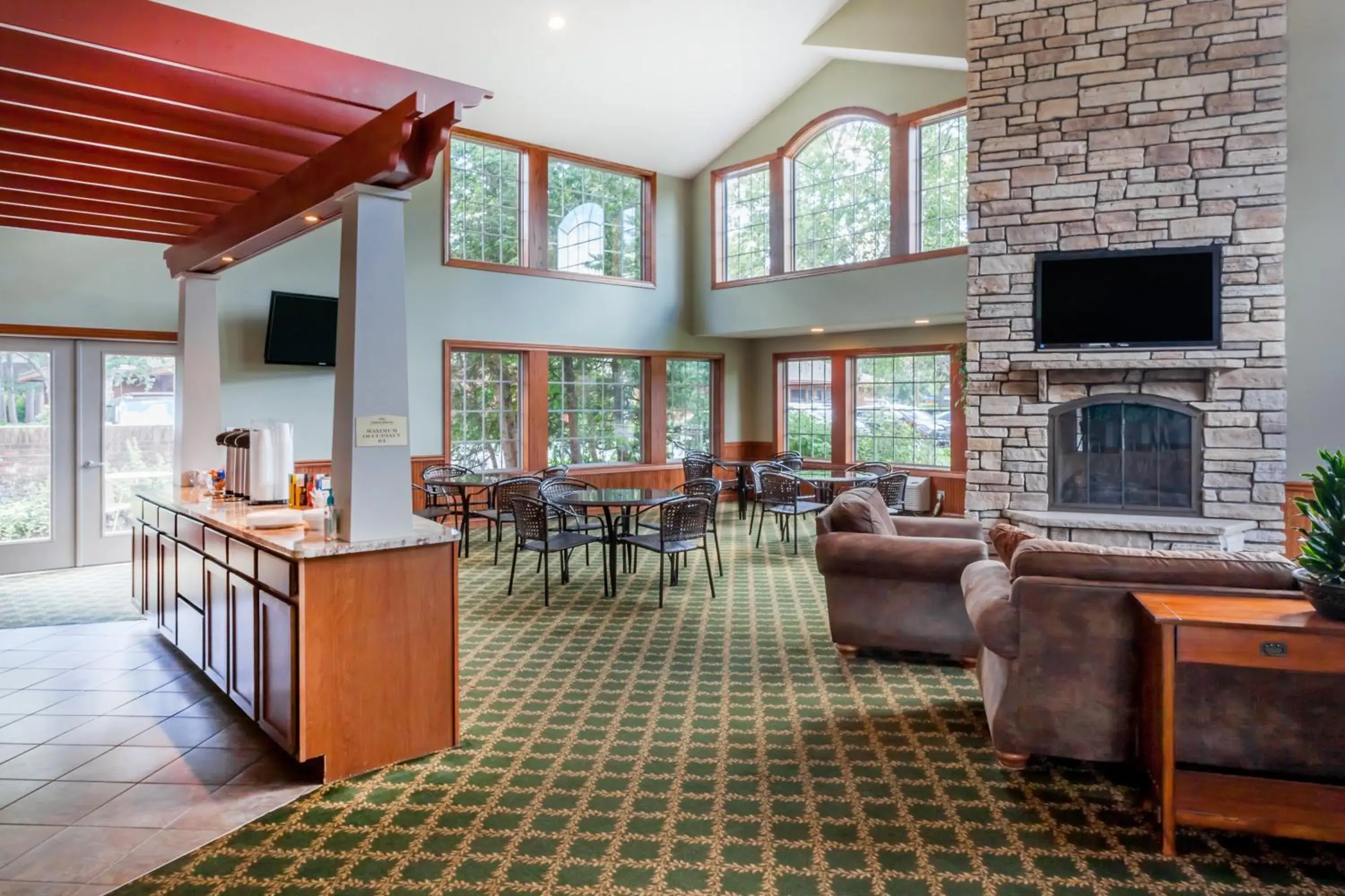 Lobby or reception in Howard Johnson by Wyndham Traverse City Lobby or reception in Howard Johnson by Wyndham Traverse City