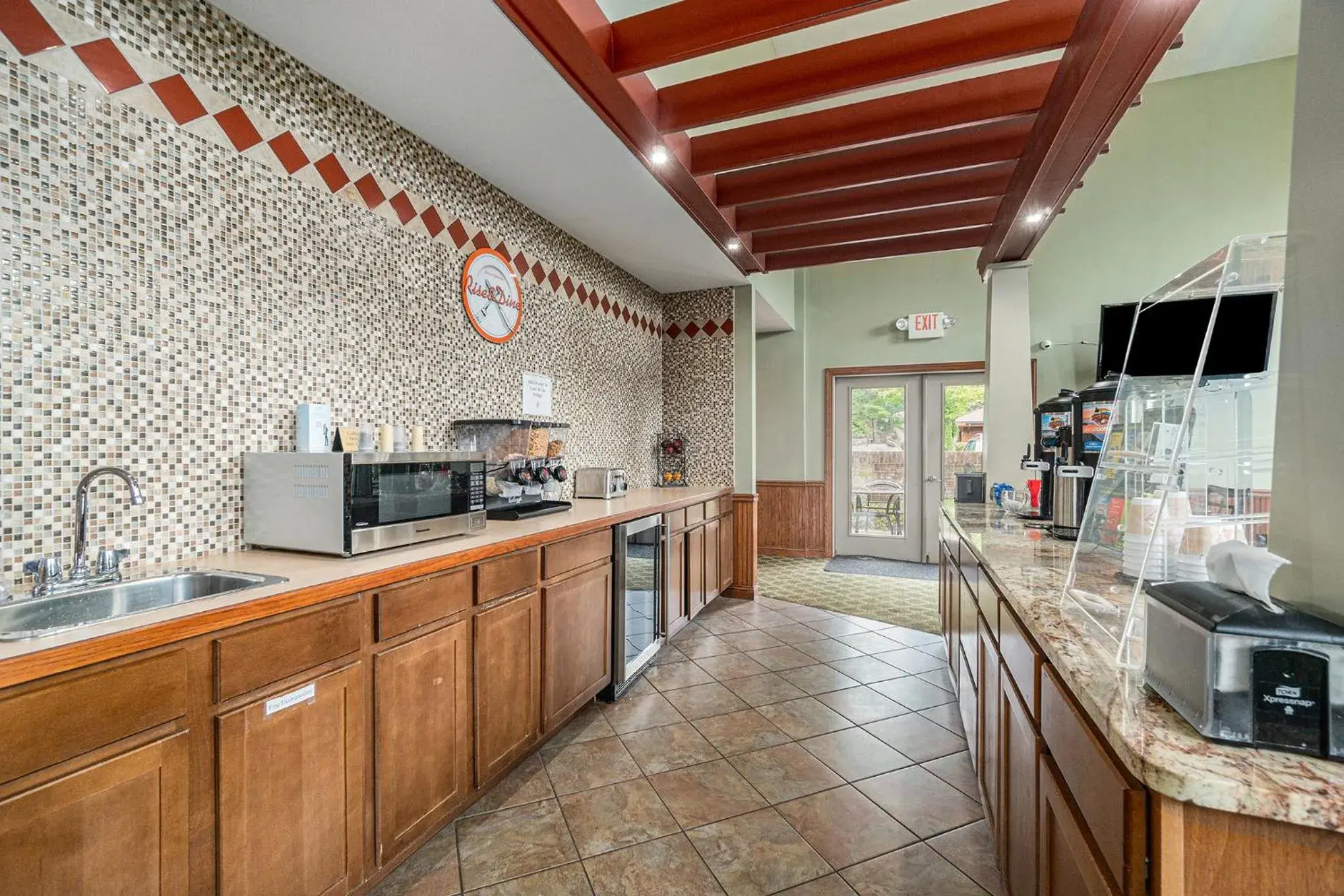 Breakfast in Howard Johnson by Wyndham Traverse City Breakfast in Howard Johnson by Wyndham Traverse City