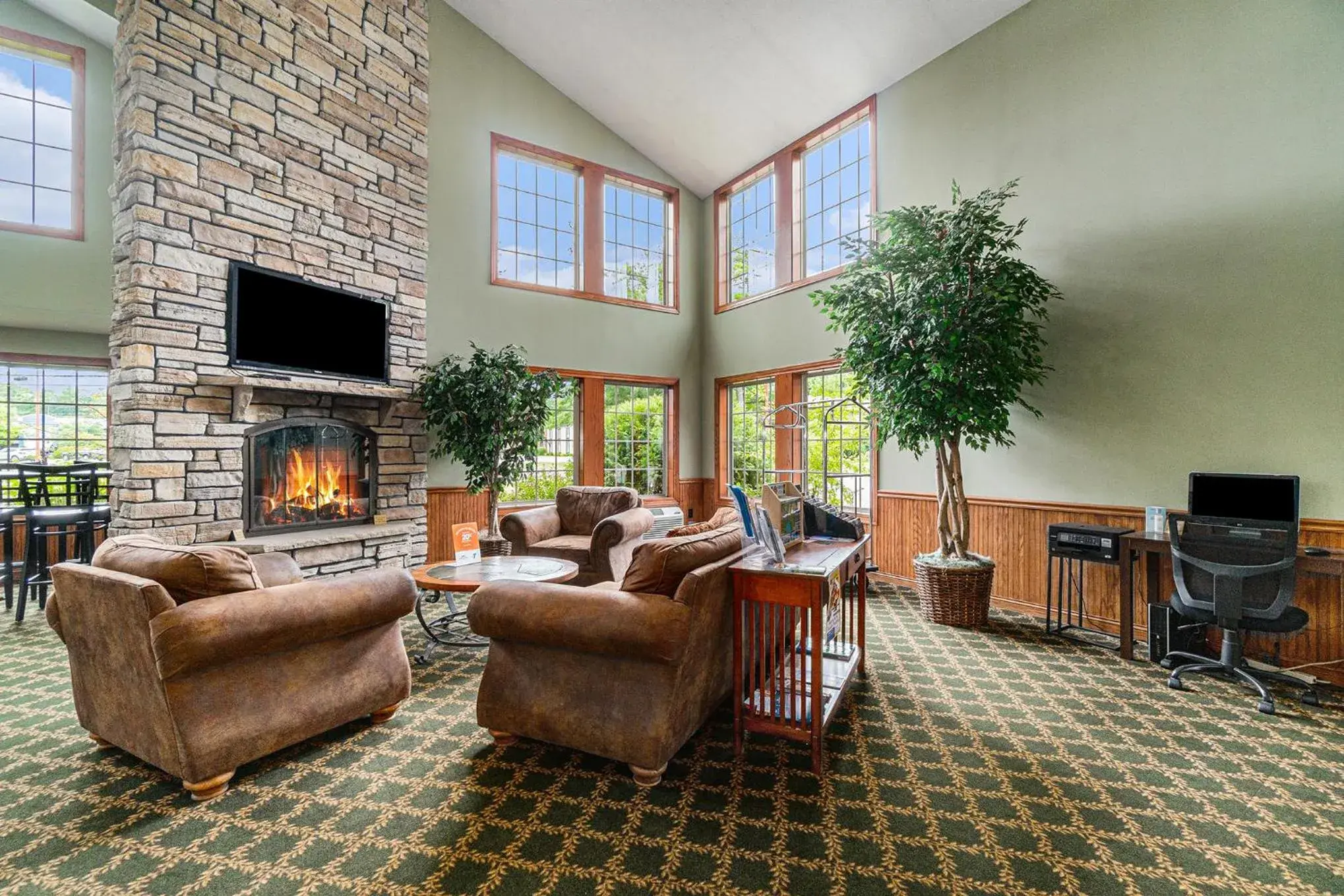 Lobby or reception in Howard Johnson by Wyndham Traverse City Lobby or reception in Howard Johnson by Wyndham Traverse City