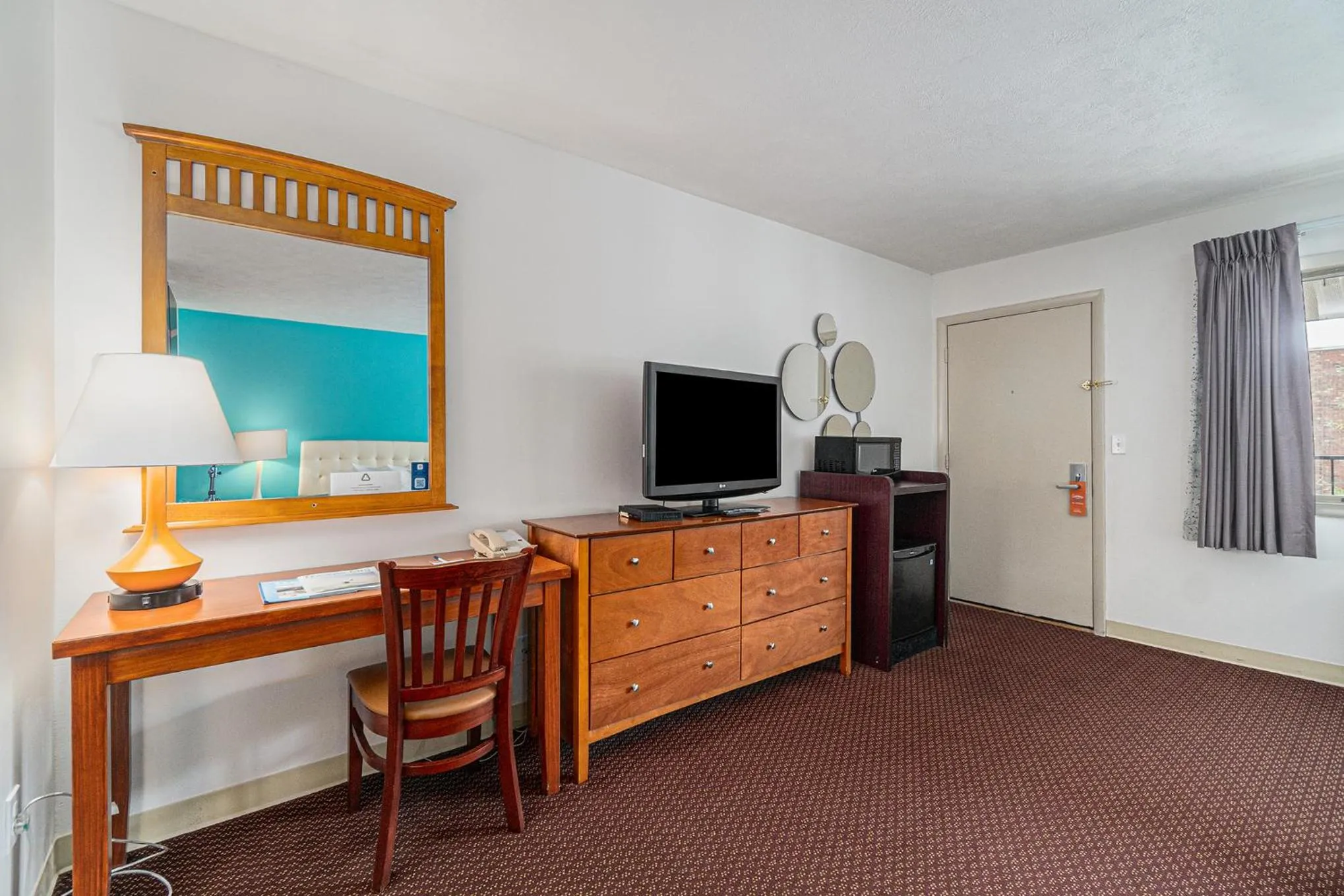 minibar in Howard Johnson by Wyndham Traverse City