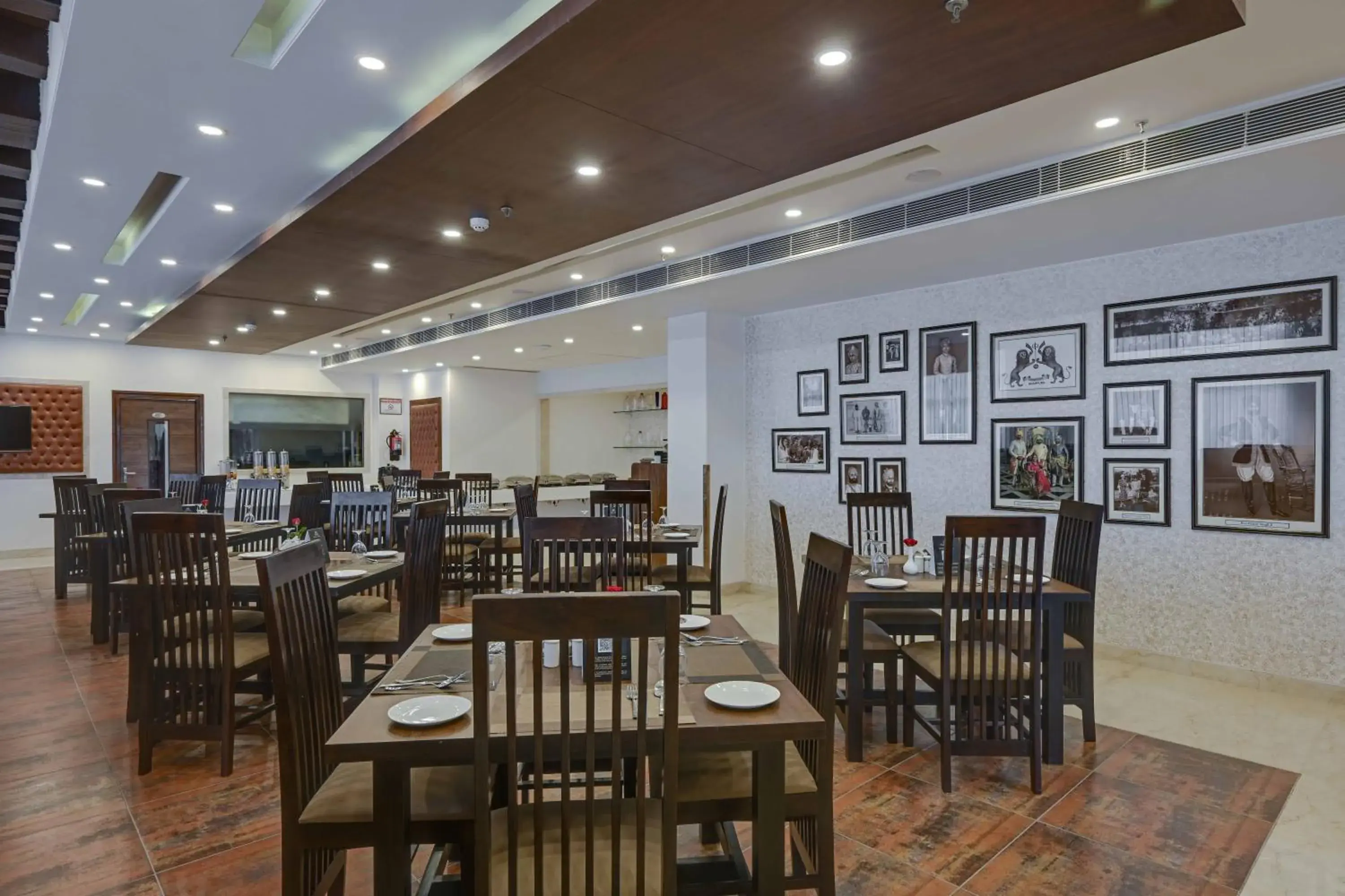 Restaurant/places to eat in Shahpura Residency Restaurant/places to eat in Shahpura Residency