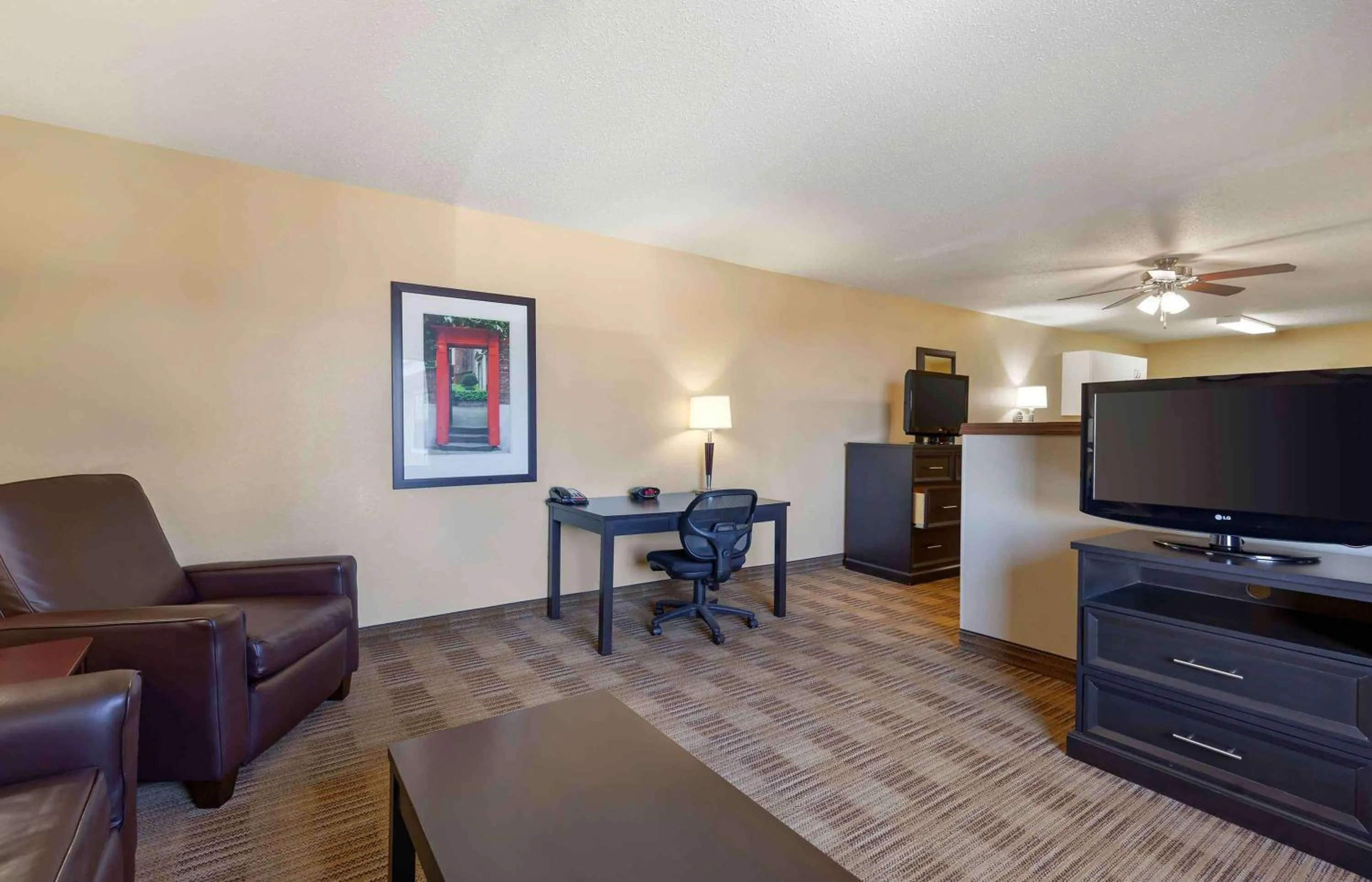 Bedroom in Extended Stay America Suites - Madison - Junction Court