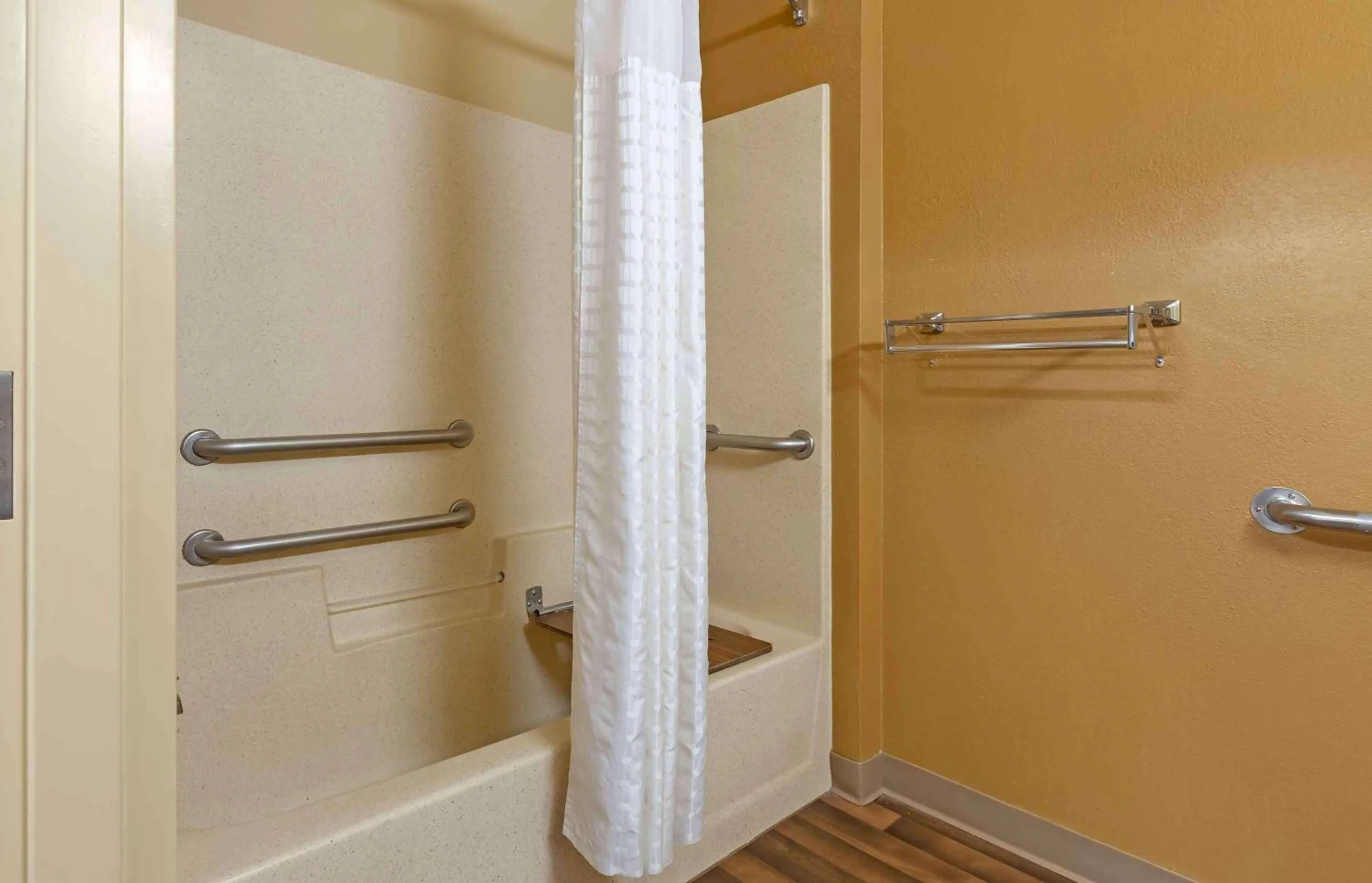 Bathroom in Extended Stay America Suites - Madison - Junction Court