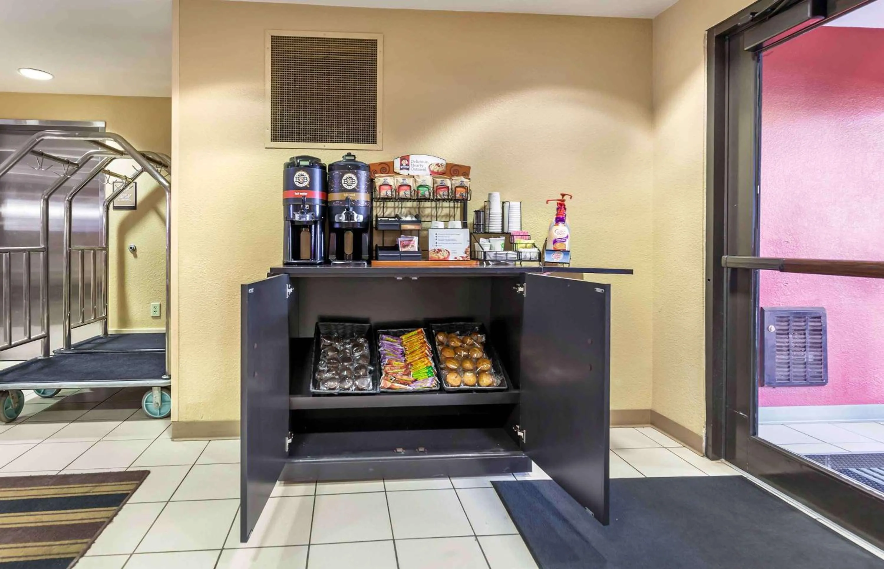 Breakfast in Extended Stay America Suites - Madison - Junction Court