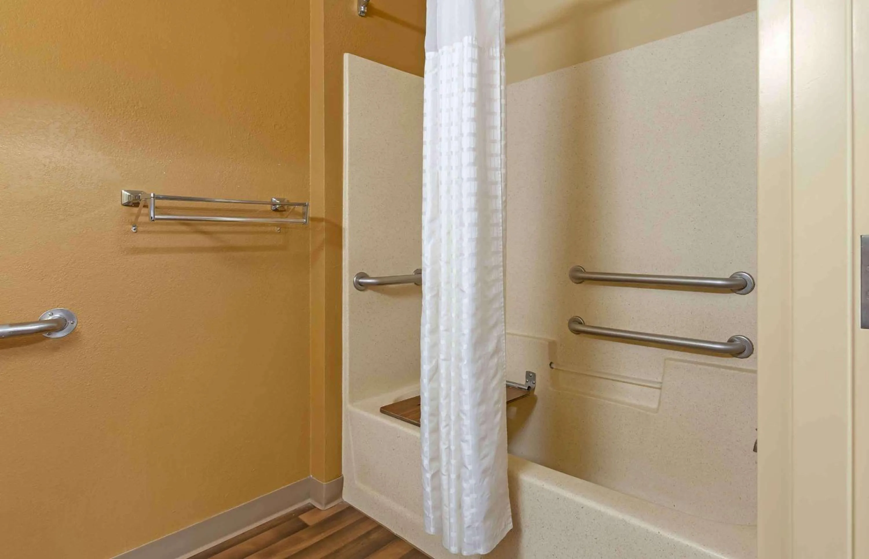 Bathroom in Extended Stay America Suites - Madison - Junction Court