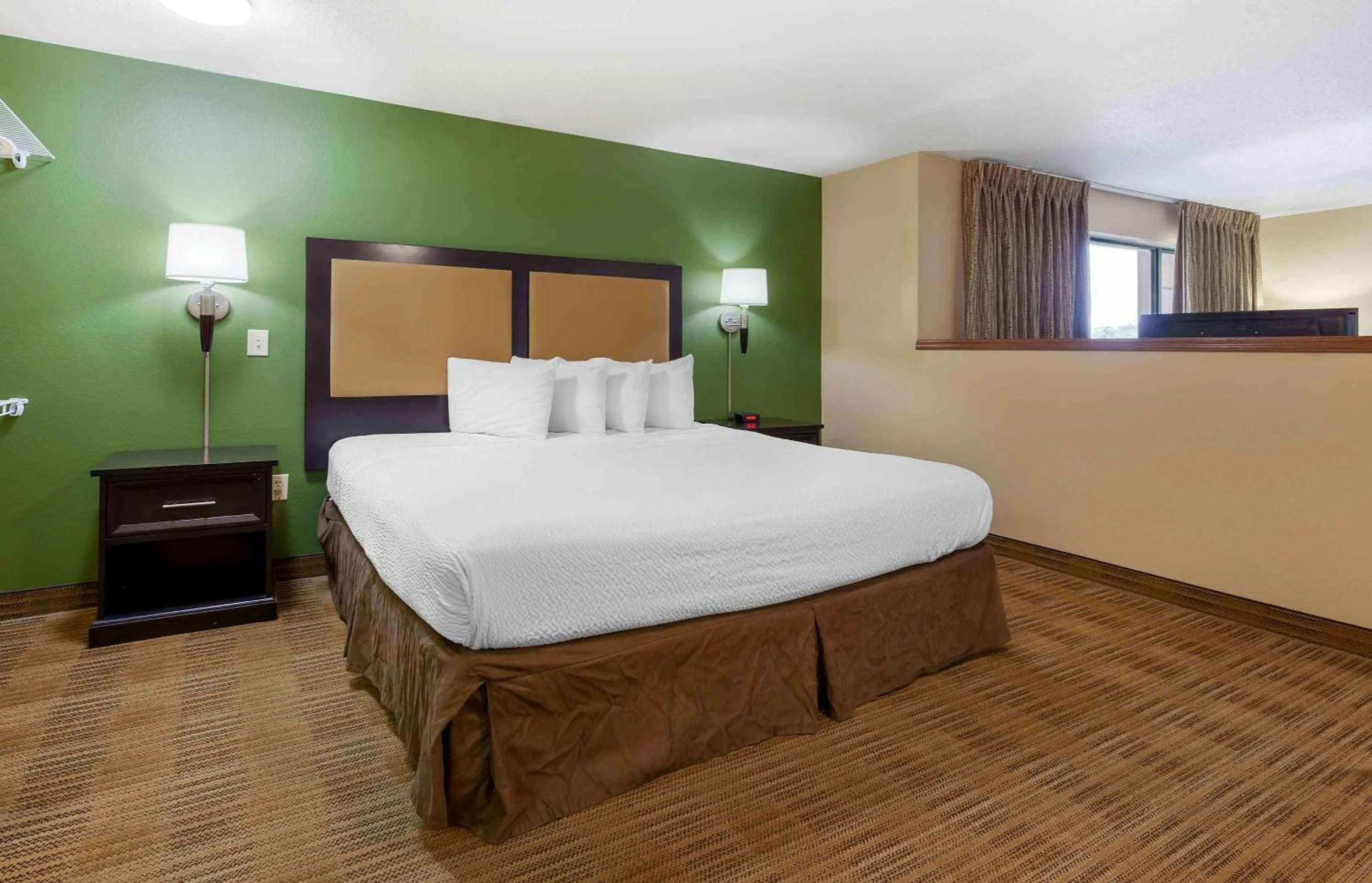 Bedroom, Bed in Extended Stay America Suites - Madison - Junction Court
