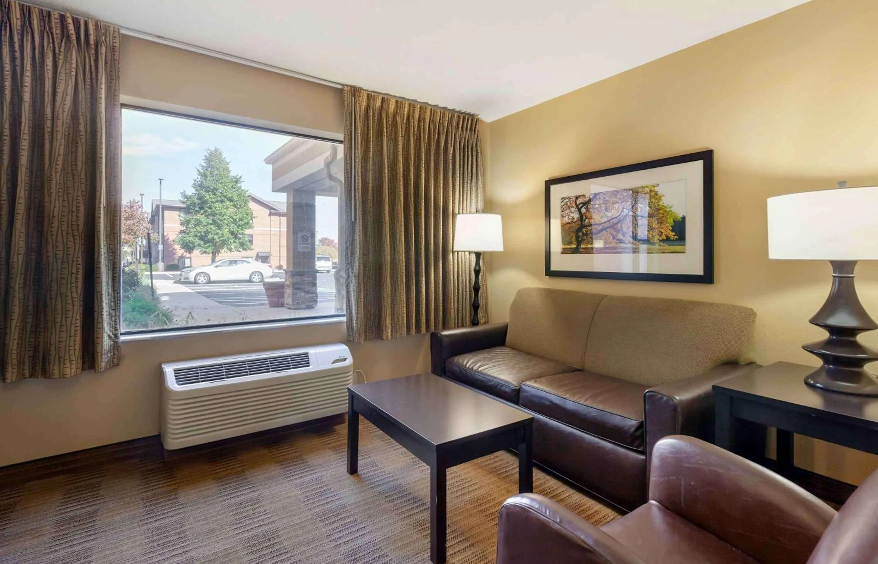 Bedroom in Extended Stay America Suites - Madison - Junction Court