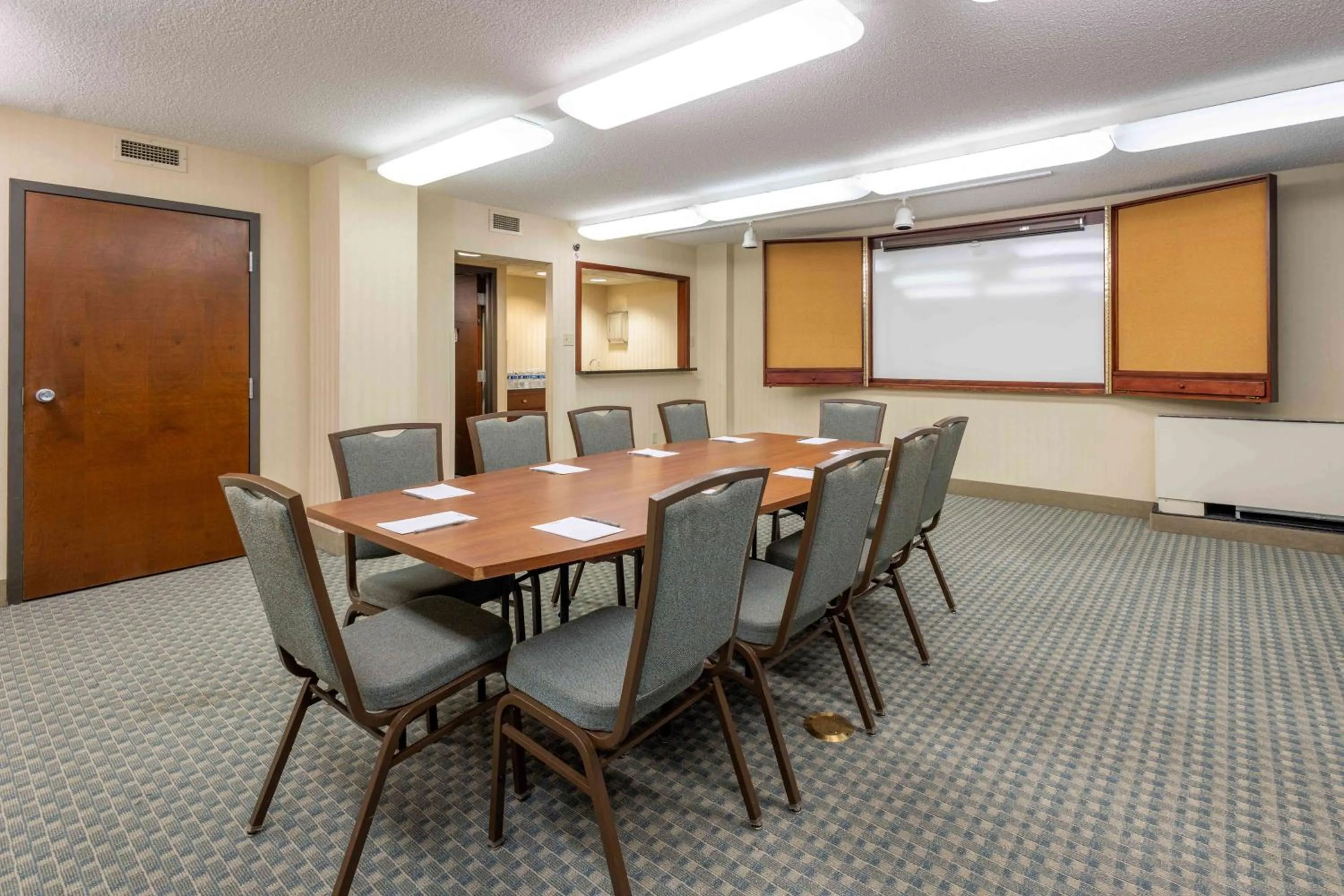 Meeting/conference room in Pear Tree Inn St. Louis Near Union Station