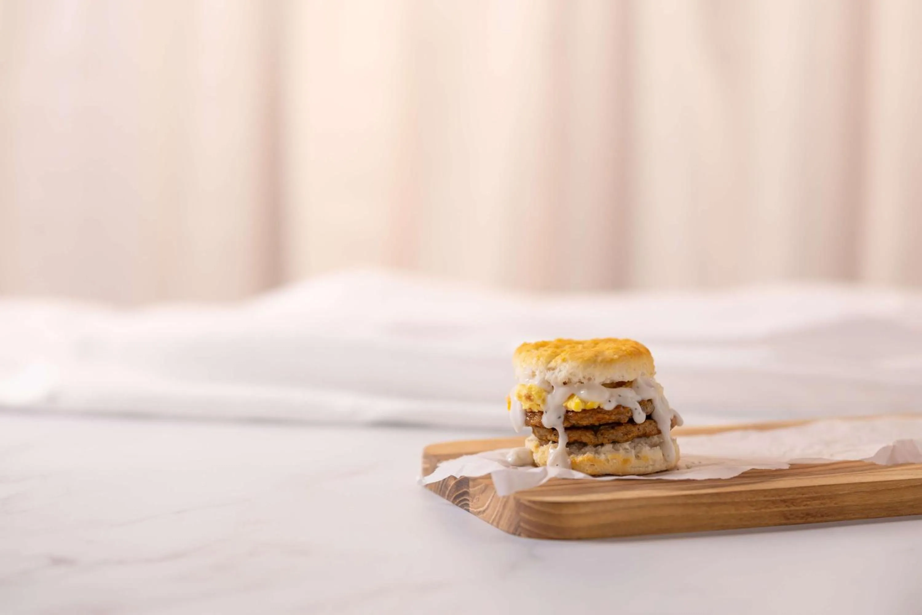 Breakfast, Bed in Pear Tree Inn St. Louis Near Union Station