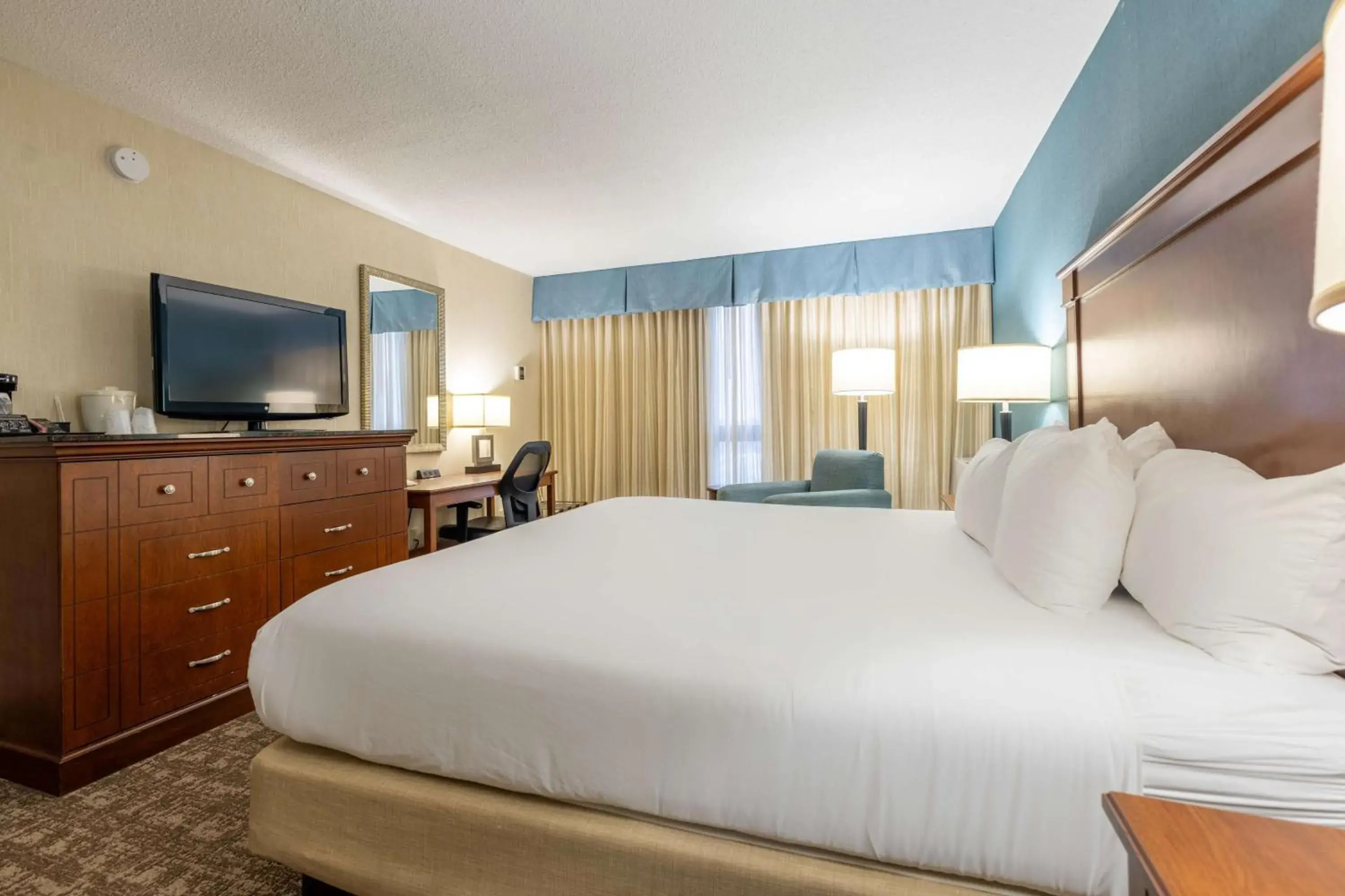 Deluxe King Room - Disability Access - Non-Smoking in Pear Tree Inn St. Louis Near Union Station Deluxe King Room - Disability Access - Non-Smoking in Pear Tree Inn St. Louis Near Union Station