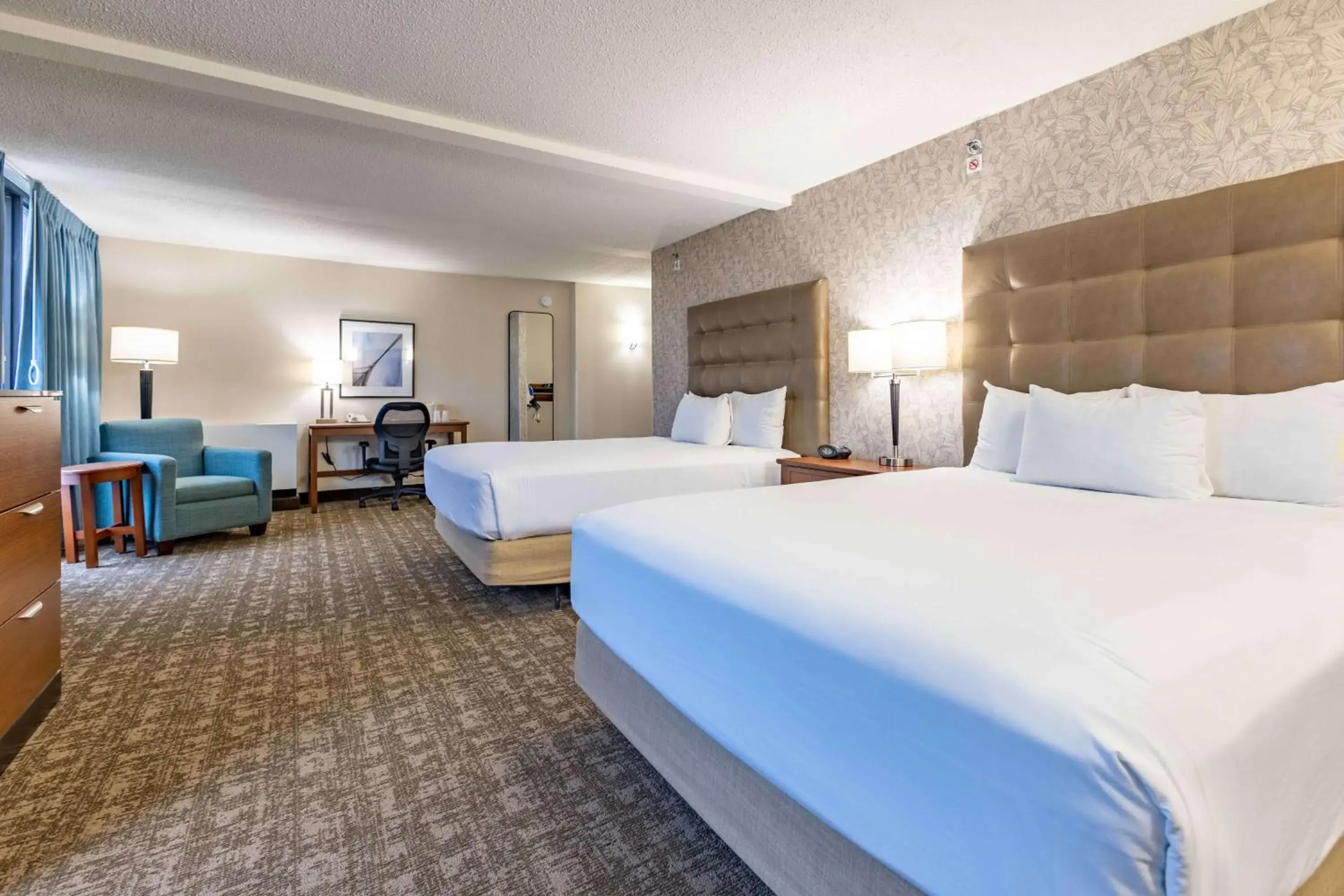 Bedroom, Bed in Pear Tree Inn St. Louis Near Union Station Bedroom, Bed in Pear Tree Inn St. Louis Near Union Station