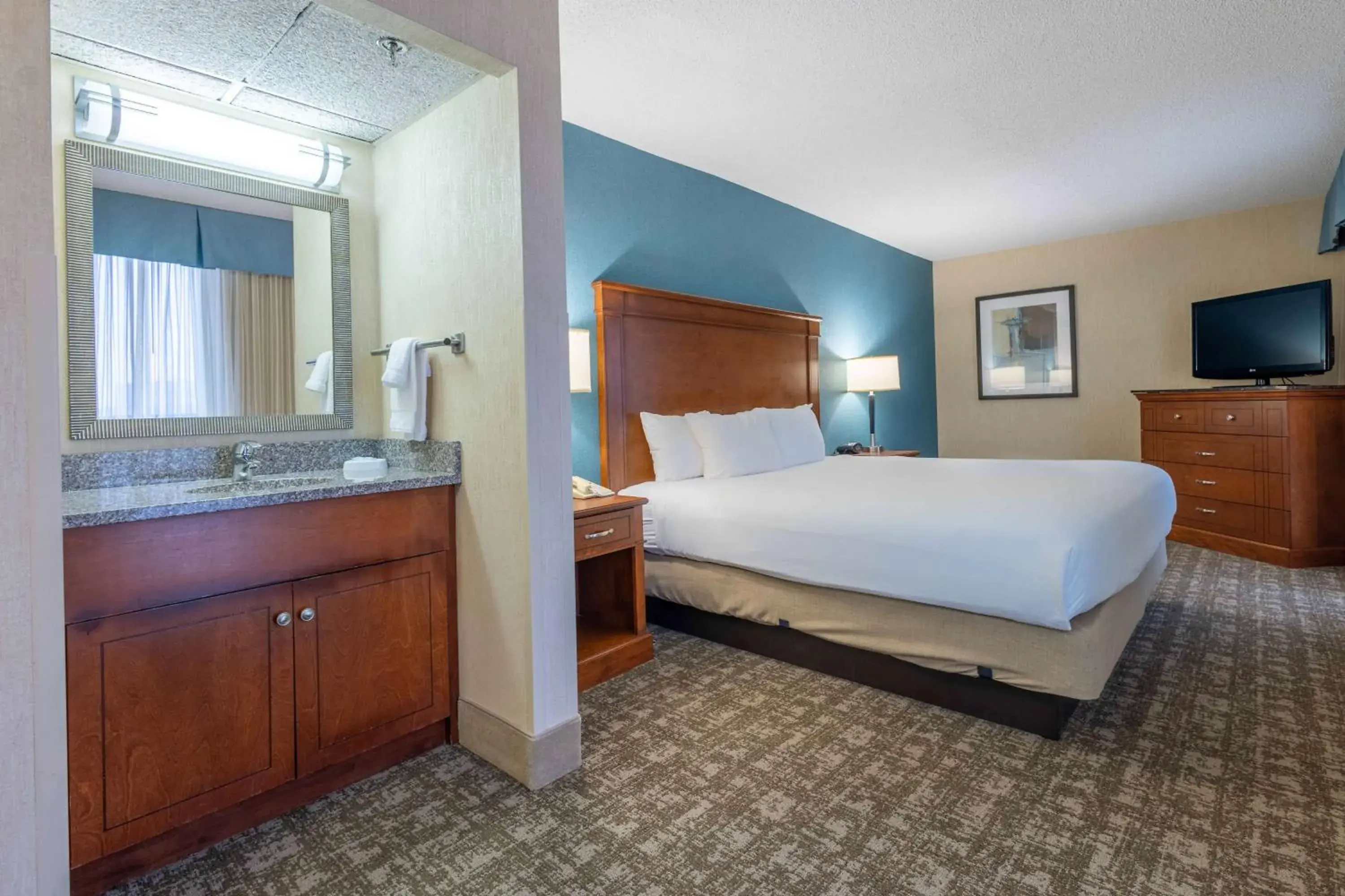 Bedroom, Bed in Pear Tree Inn St. Louis Near Union Station Bedroom, Bed in Pear Tree Inn St. Louis Near Union Station