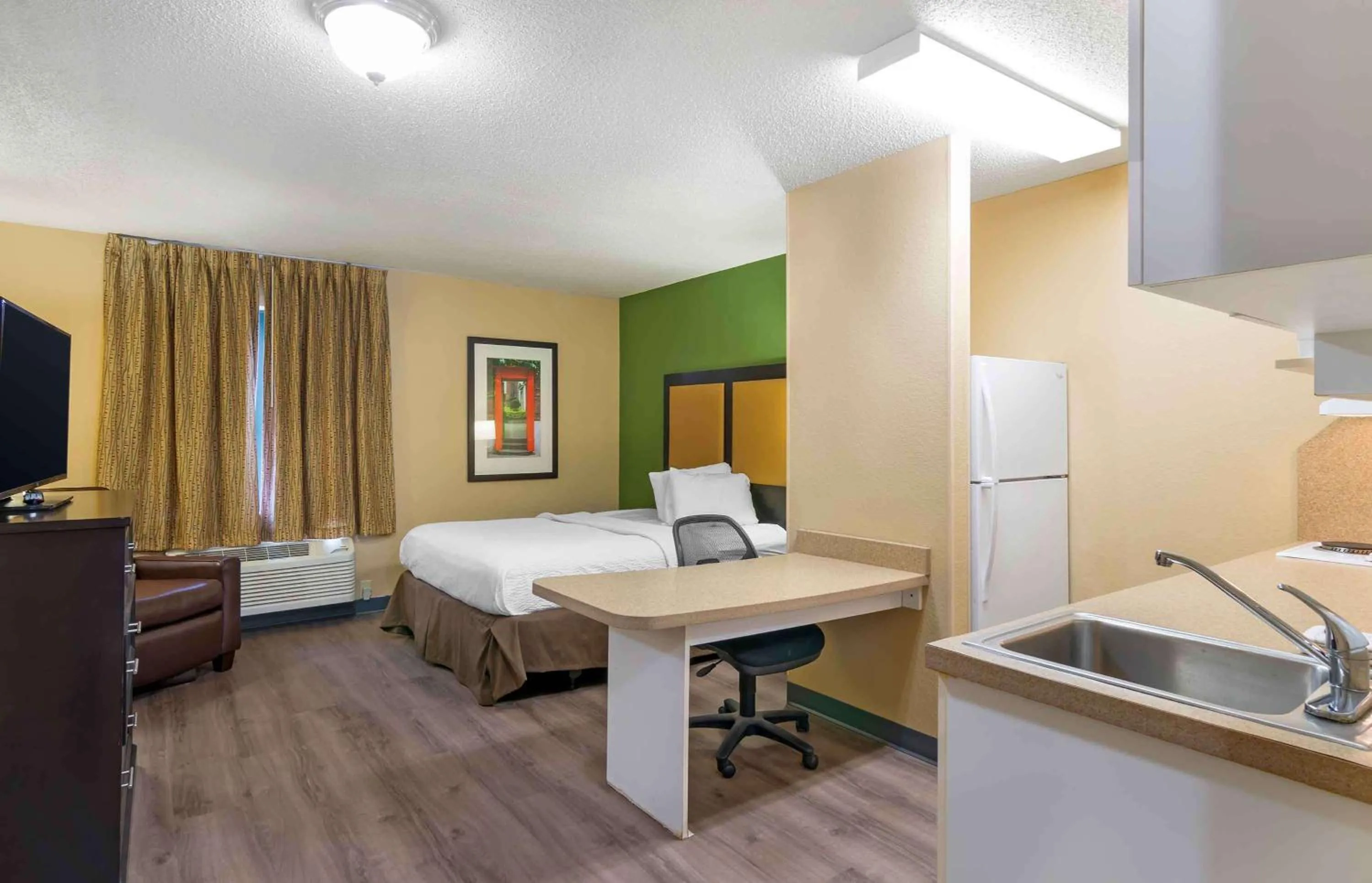 Bedroom, Bed in Extended Stay America Suites - Kansas City - Airport