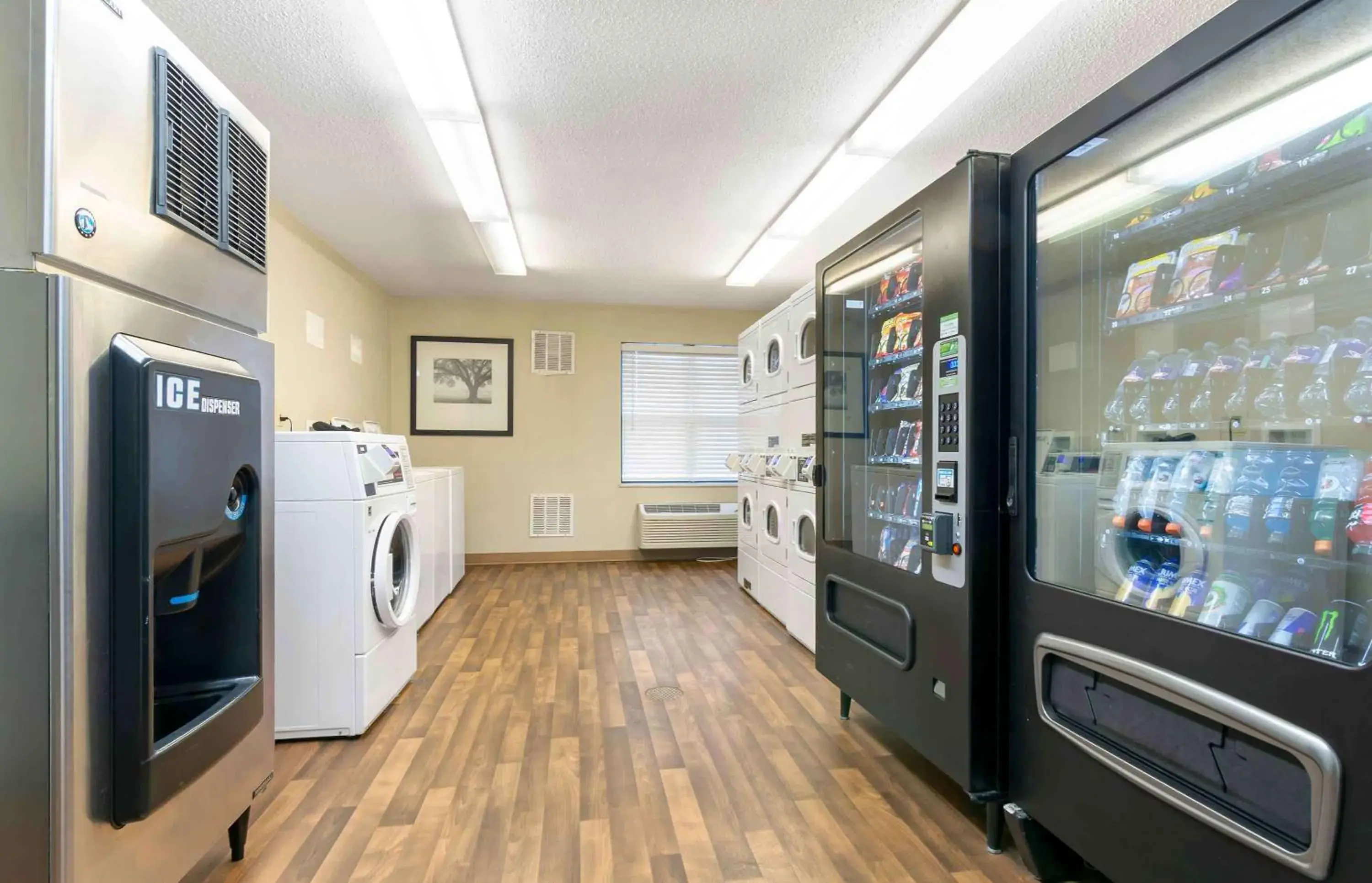 Property building in Extended Stay America Suites - Kansas City - Airport Property building in Extended Stay America Suites - Kansas City - Airport