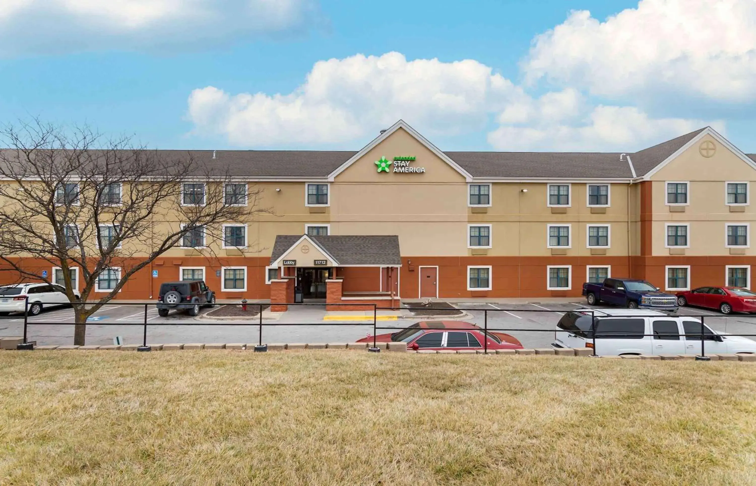 Property building in Extended Stay America Suites - Kansas City - Airport Property building in Extended Stay America Suites - Kansas City - Airport
