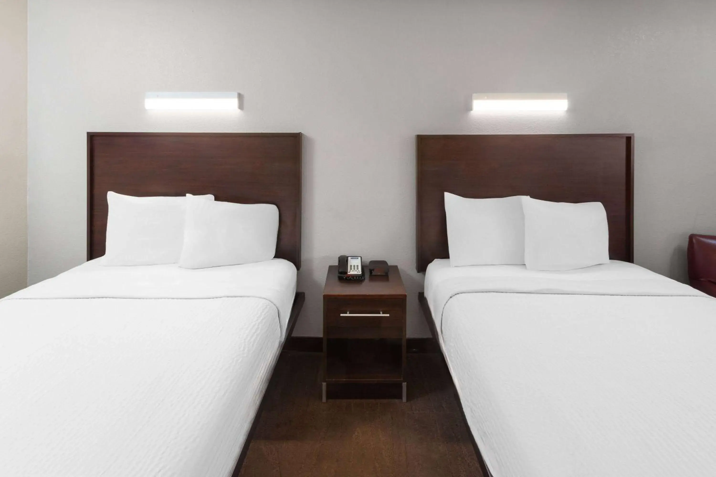 Photo of the whole room, Bed in Travelodge by Wyndham Peoria Photo of the whole room, Bed in Travelodge by Wyndham Peoria