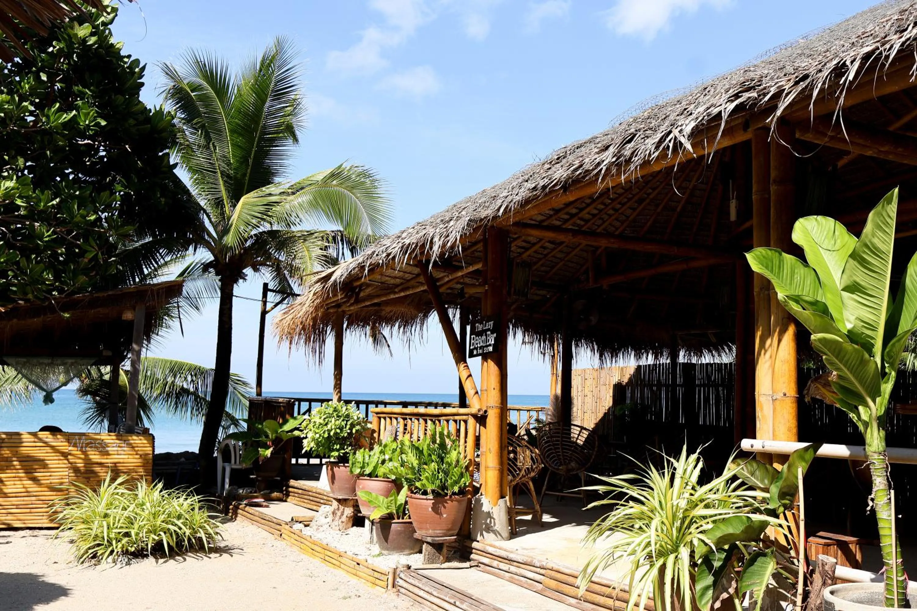 Lounge or bar in The Lazy Lodge