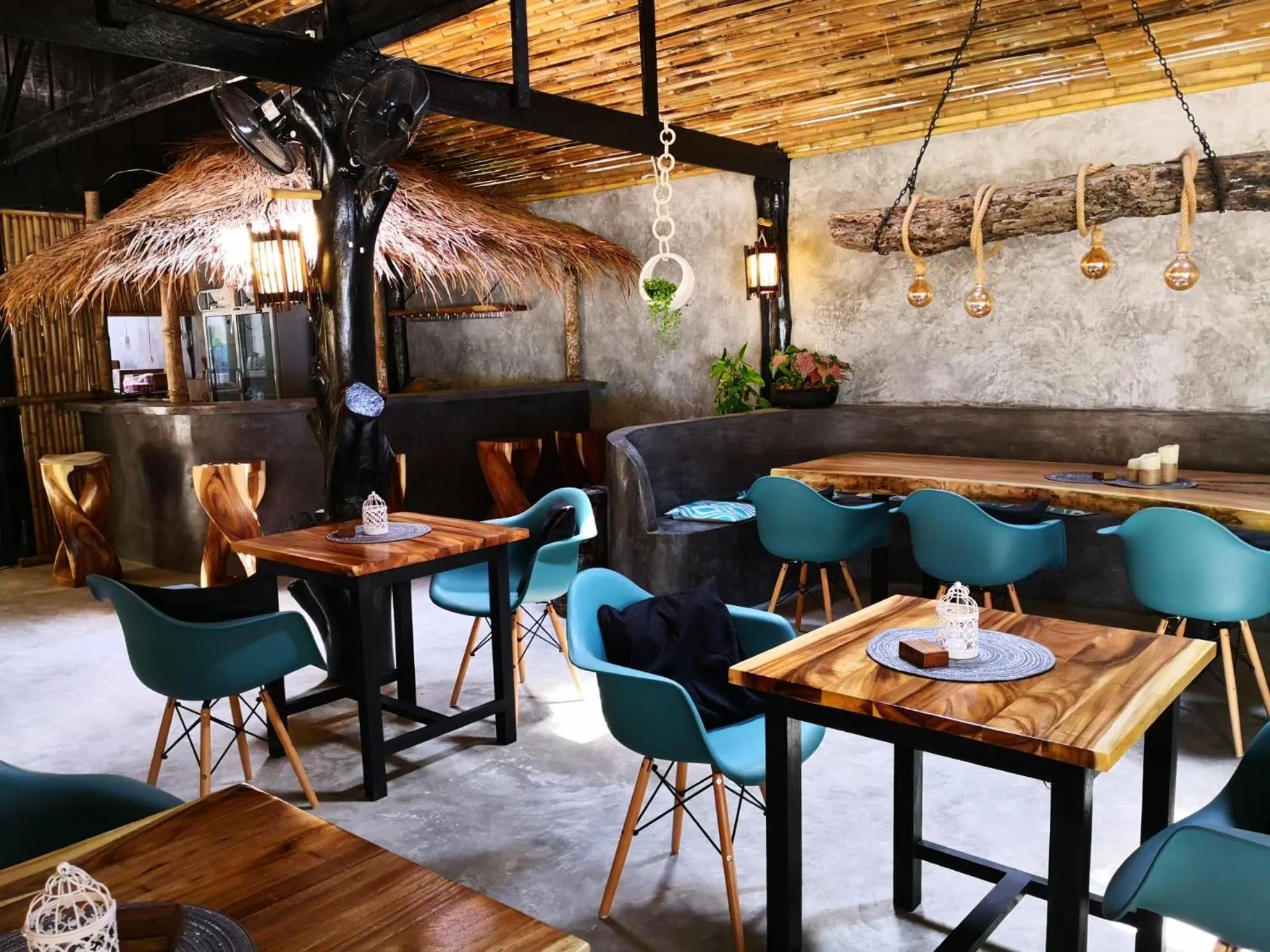 Restaurant/places to eat in The Lazy Lodge