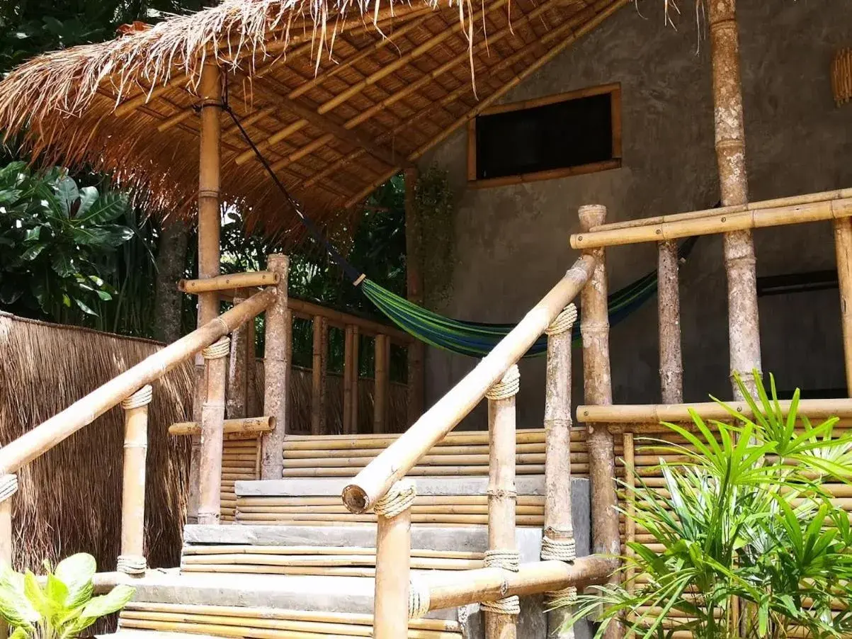 Facade/entrance in The Lazy Lodge Facade/entrance in The Lazy Lodge