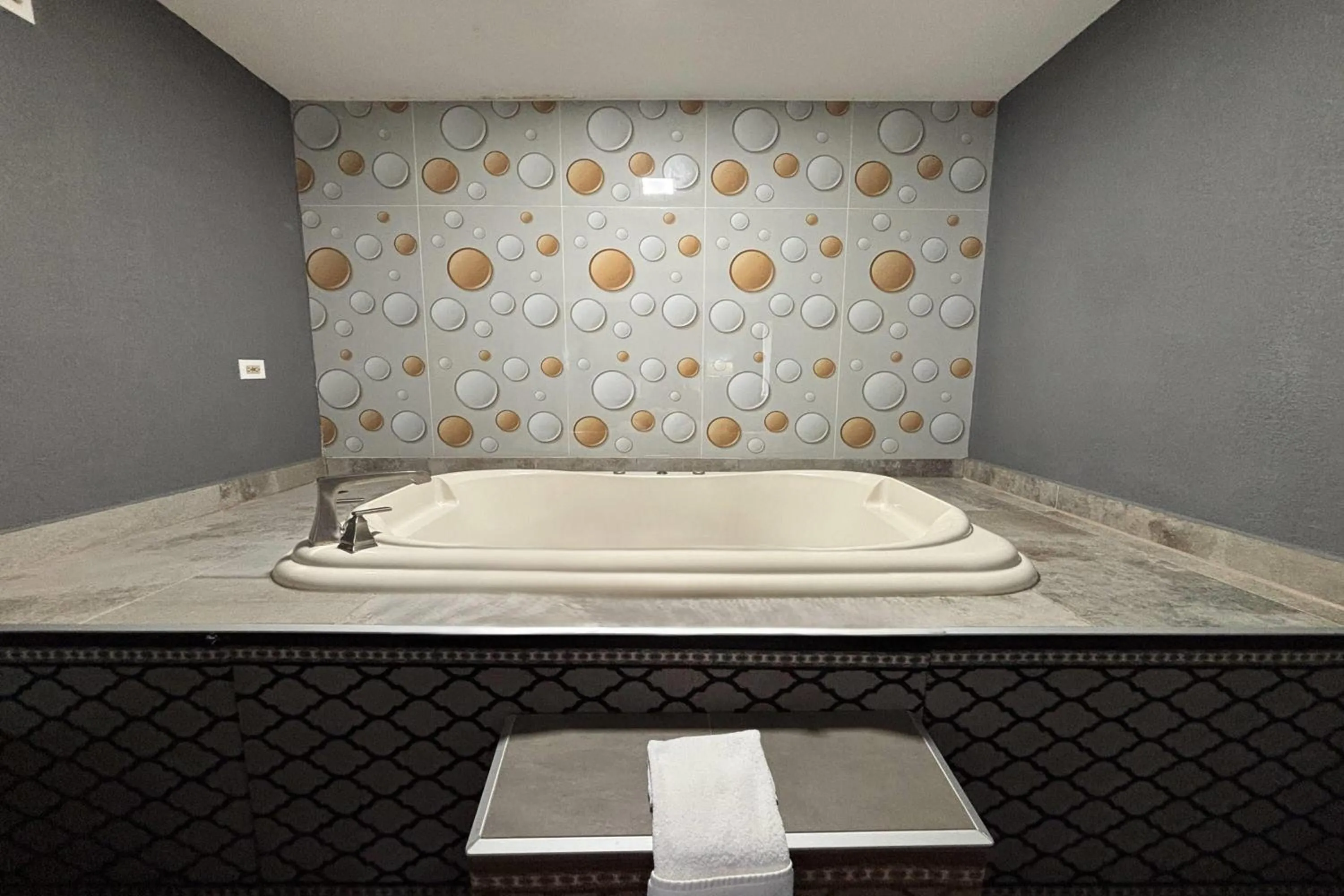 Bathroom in Super 8 by Wyndham Belleville St. Louis Area