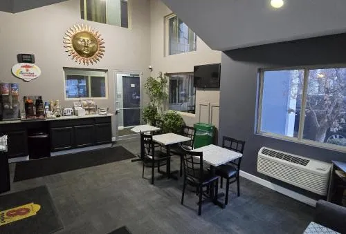 Super 8 by Wyndham Belleville St. Louis Area