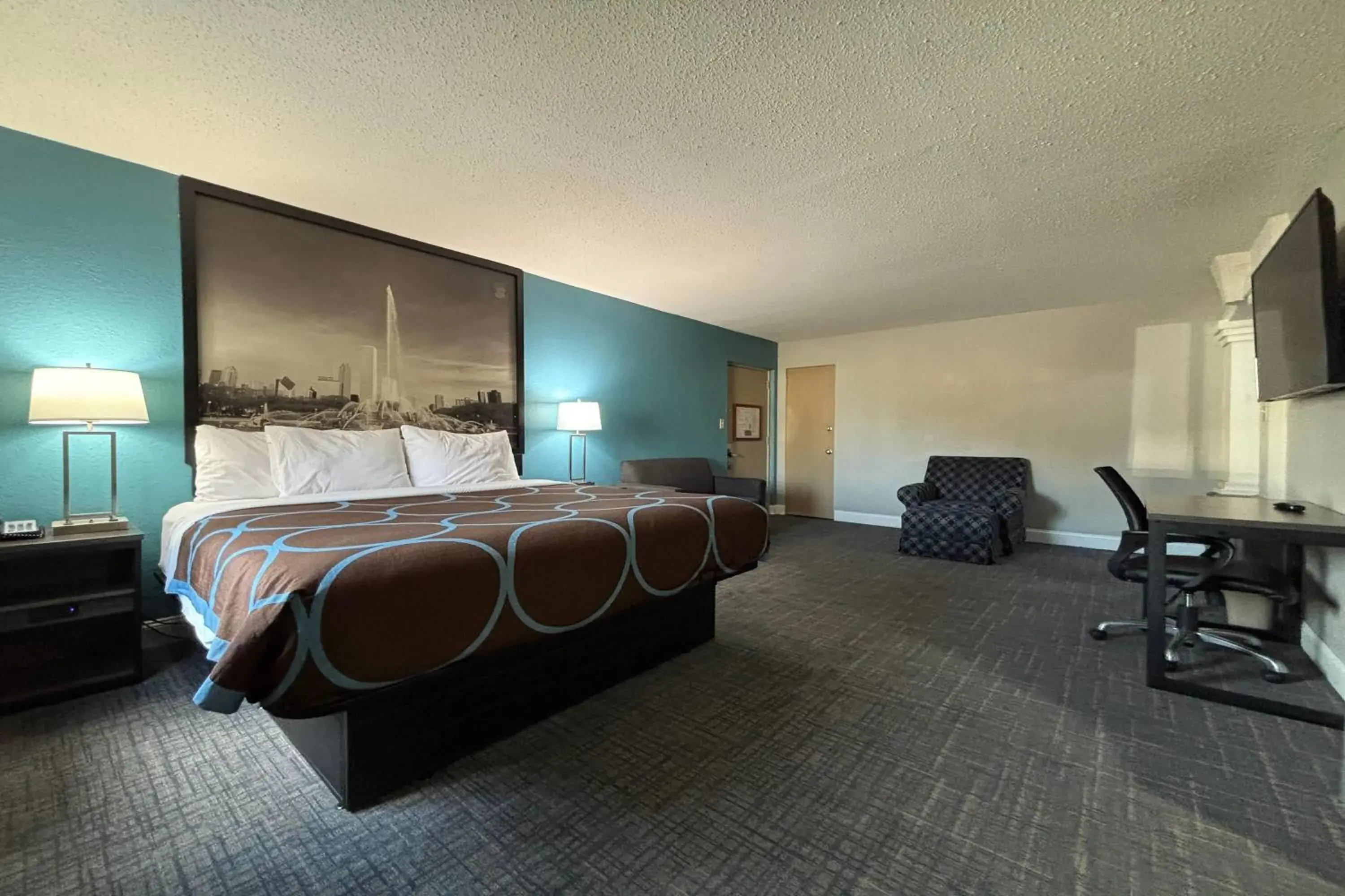 King Suite - Smoking in Super 8 by Wyndham Belleville St. Louis Area King Suite - Smoking in Super 8 by Wyndham Belleville St. Louis Area