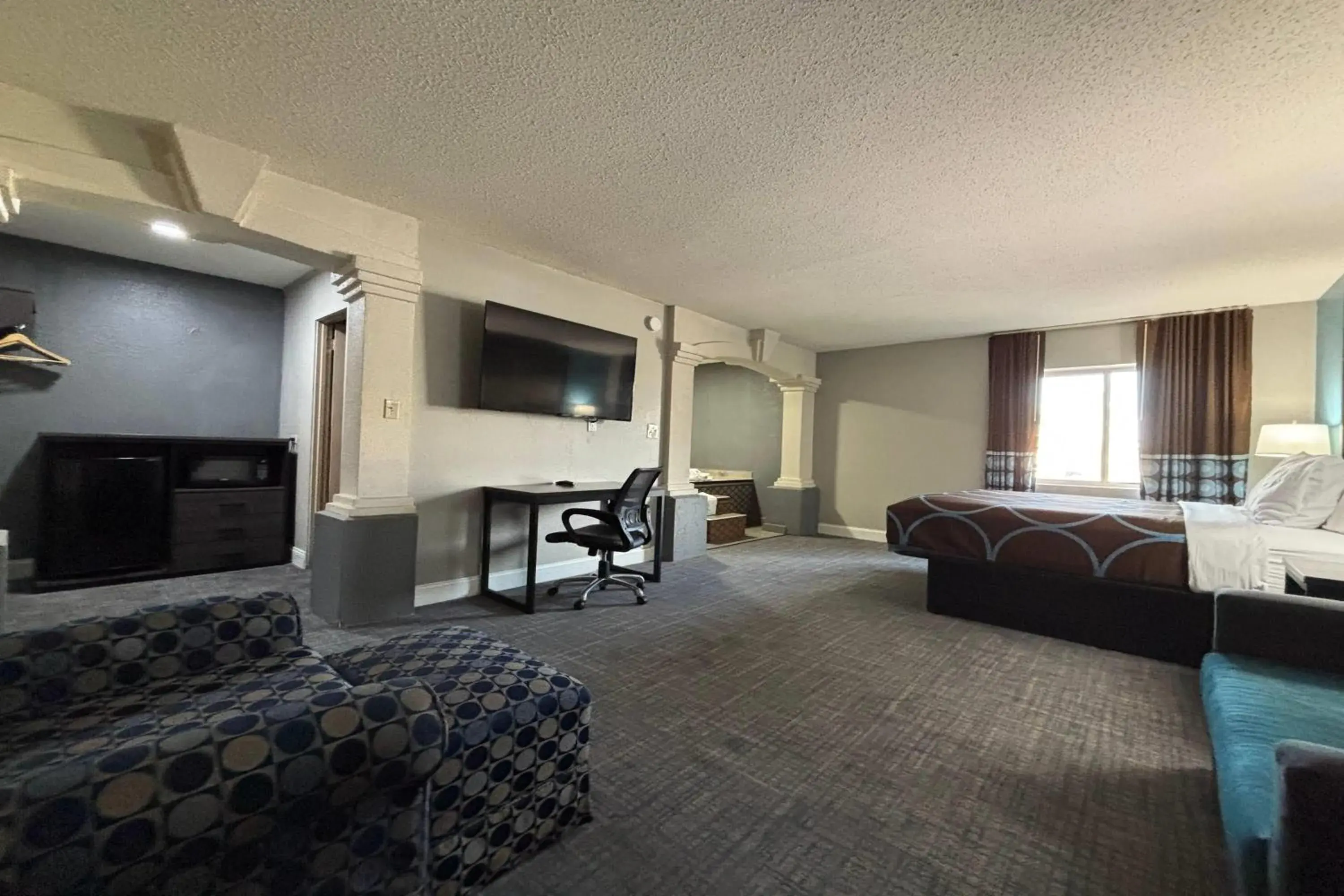 King Suite - Non-Smoking in Super 8 by Wyndham Belleville St. Louis Area King Suite - Non-Smoking in Super 8 by Wyndham Belleville St. Louis Area