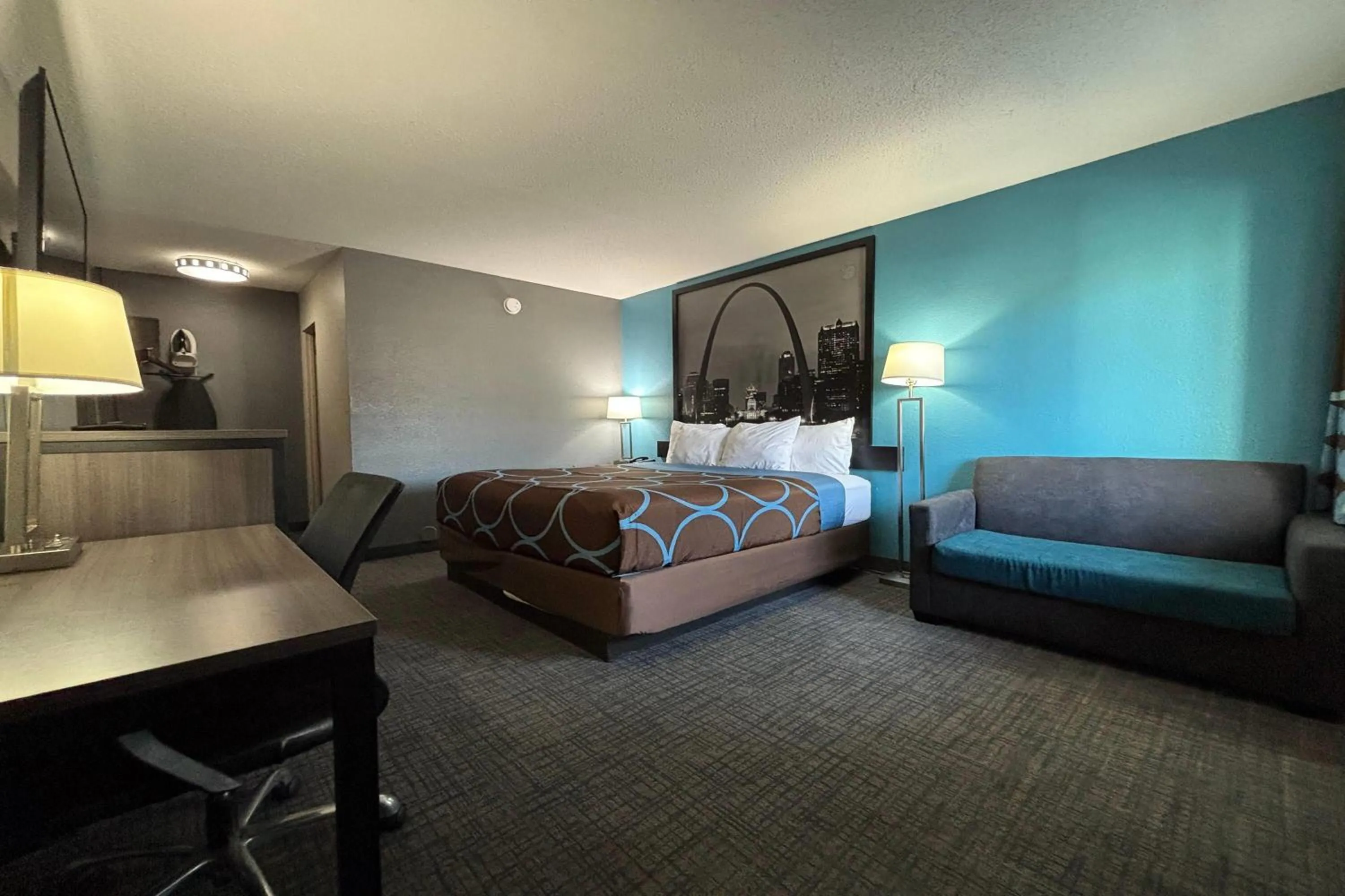Photo of the whole room, Bed in Super 8 by Wyndham Belleville St. Louis Area