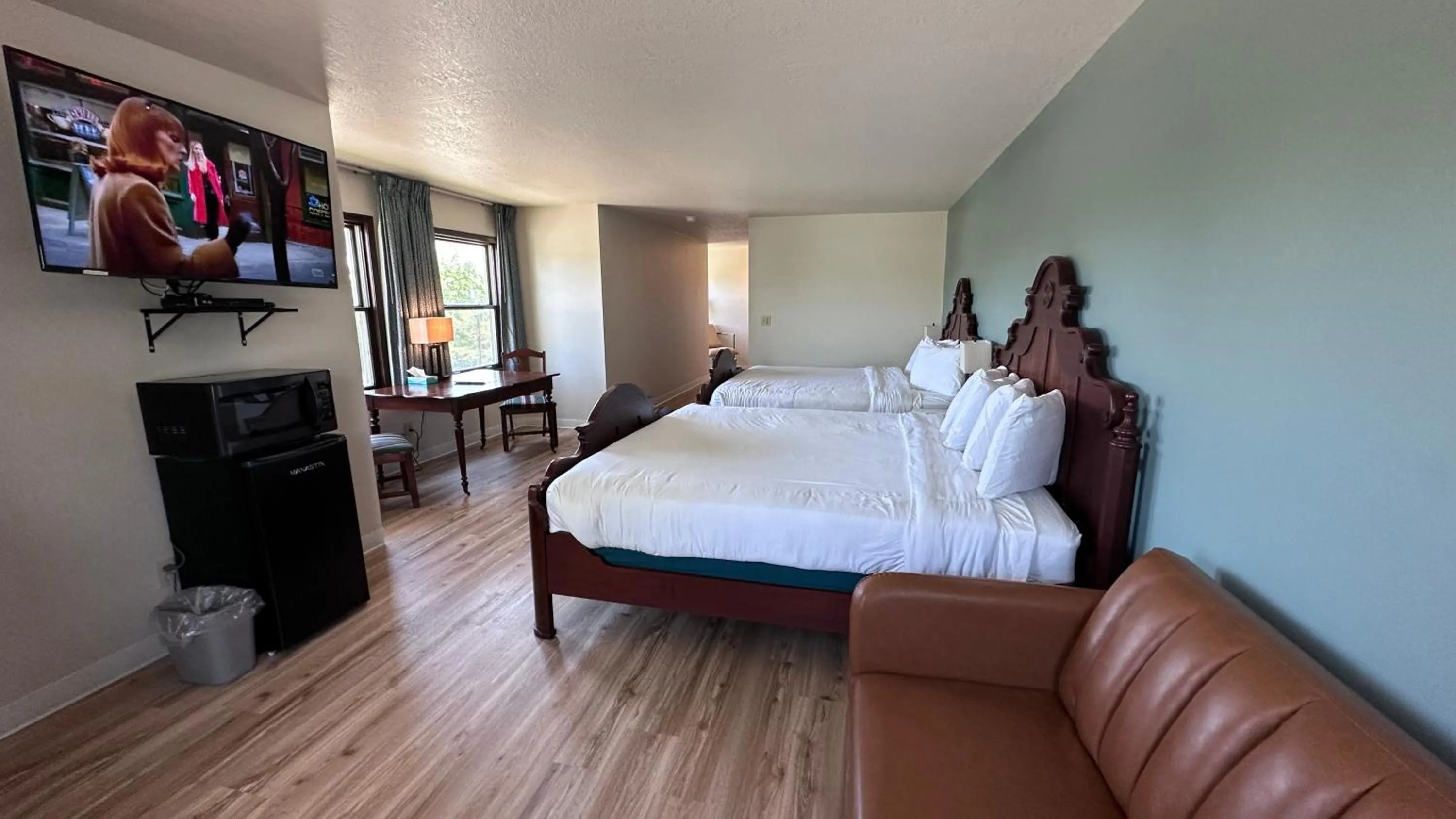 Bed in The Shelby Inn