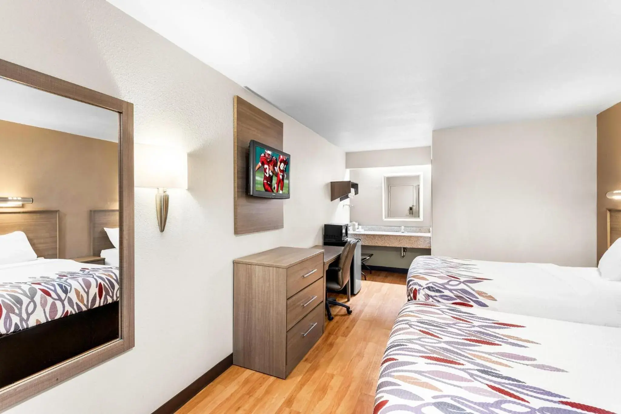 Photo of the whole room, Bed in Red Roof Inn Indianapolis North - College Park Photo of the whole room, Bed in Red Roof Inn Indianapolis North - College Park