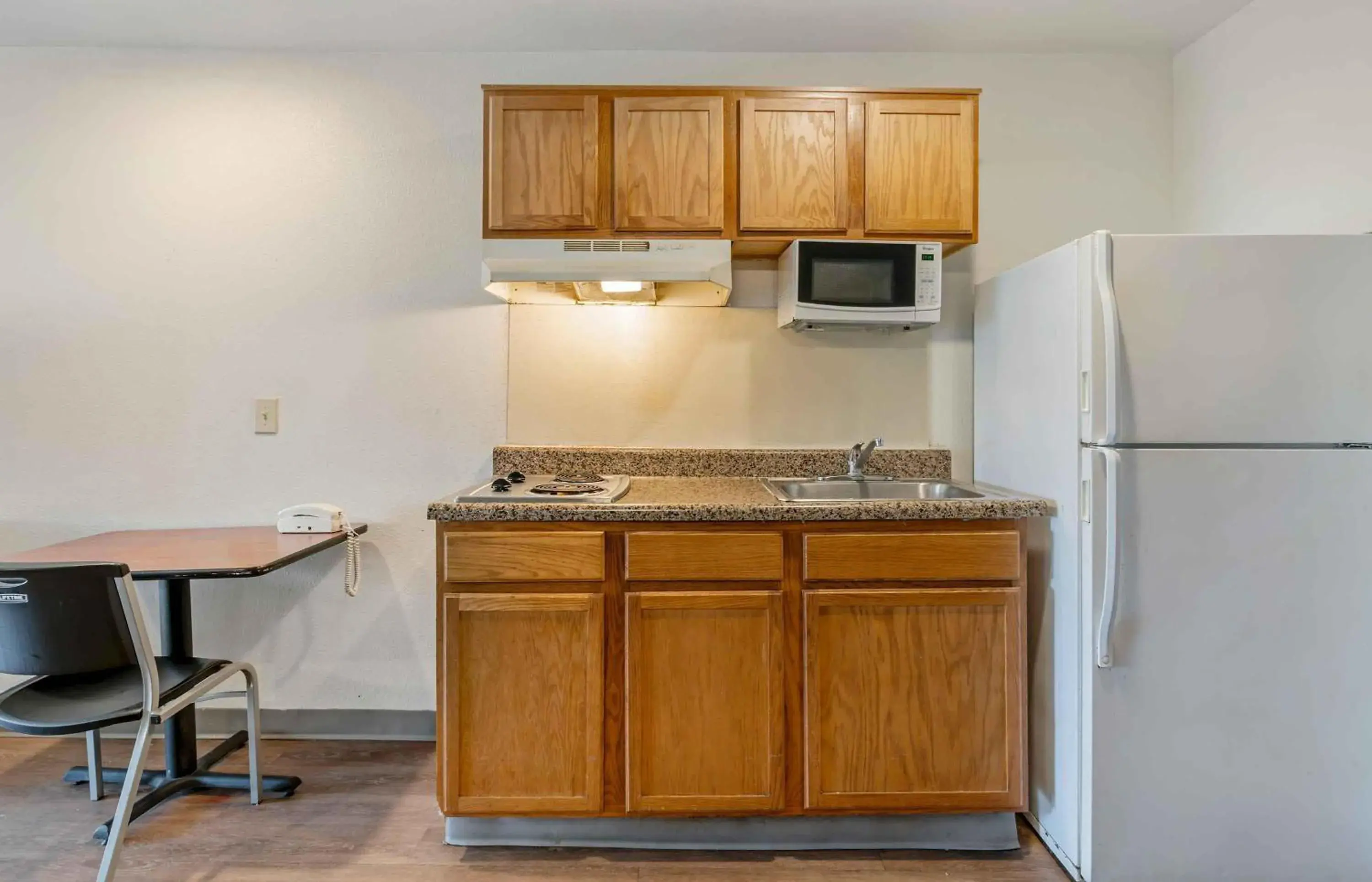 Kitchen or kitchenette in Extended Stay America Select Suites - Indianapolis - Lawrence Kitchen or kitchenette in Extended Stay America Select Suites - Indianapolis - Lawrence
