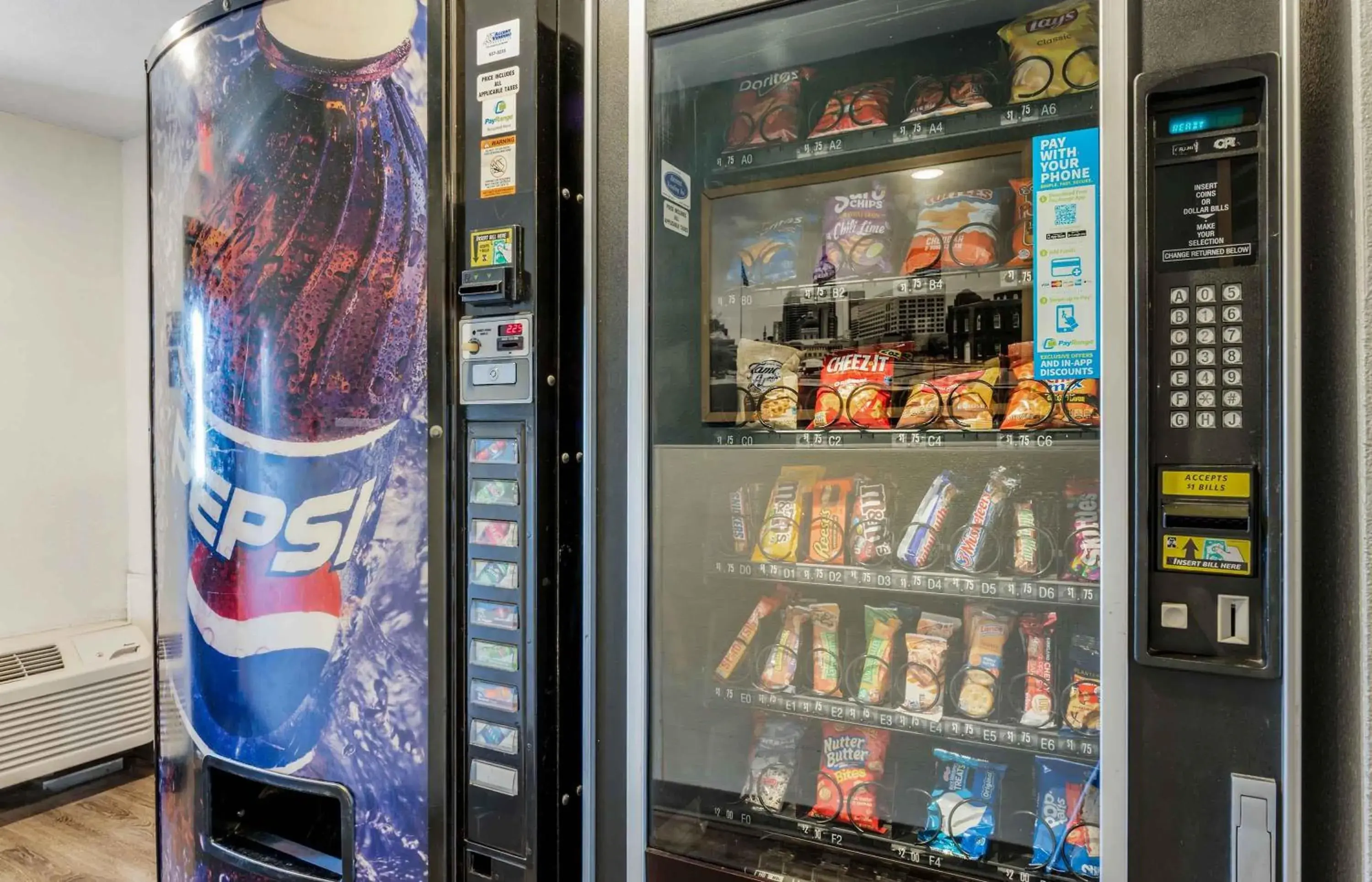 Property building in Extended Stay America Select Suites - Indianapolis - Lawrence Property building in Extended Stay America Select Suites - Indianapolis - Lawrence