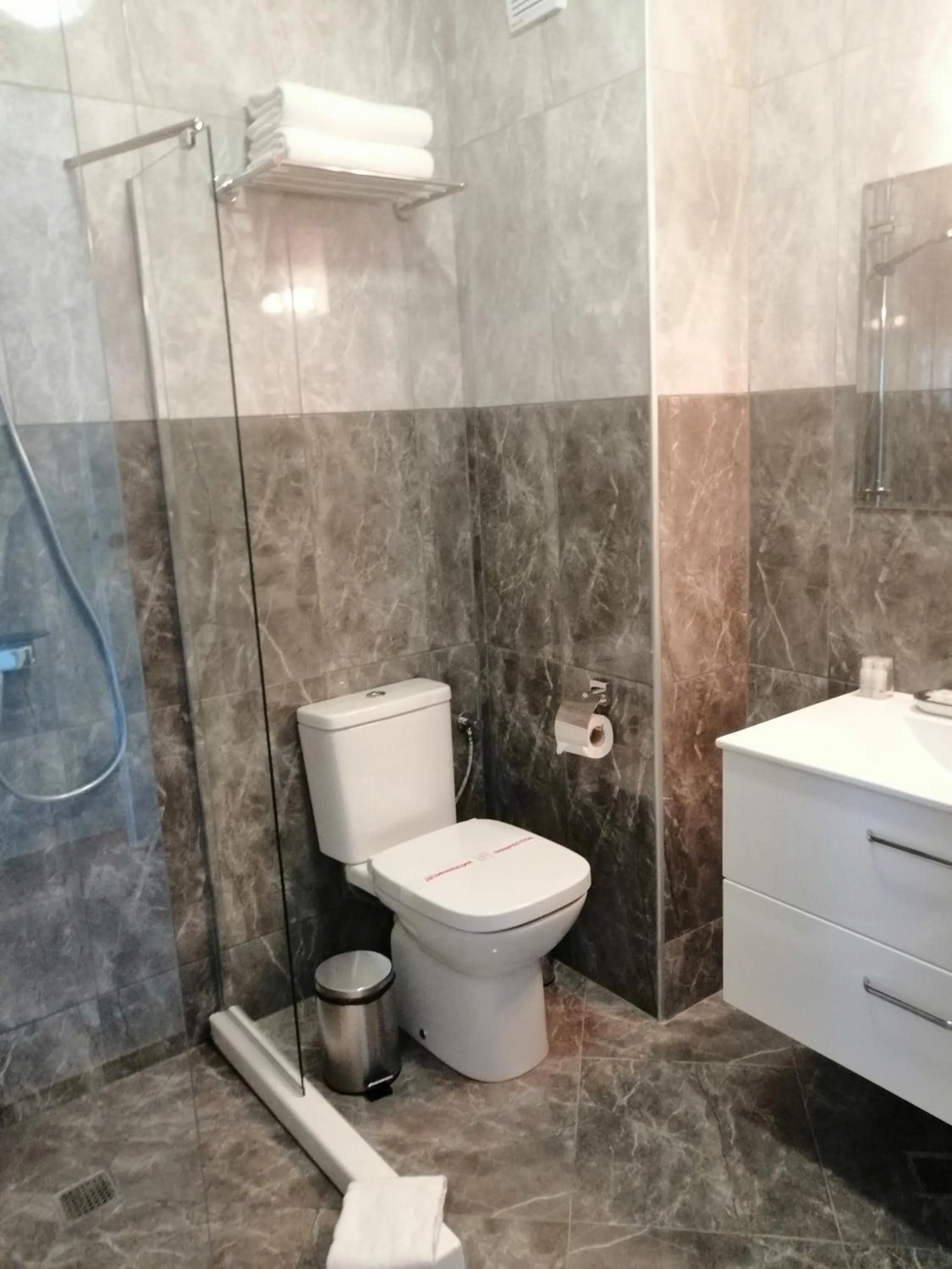 Shower in Allure Beach Resort Aparthotel