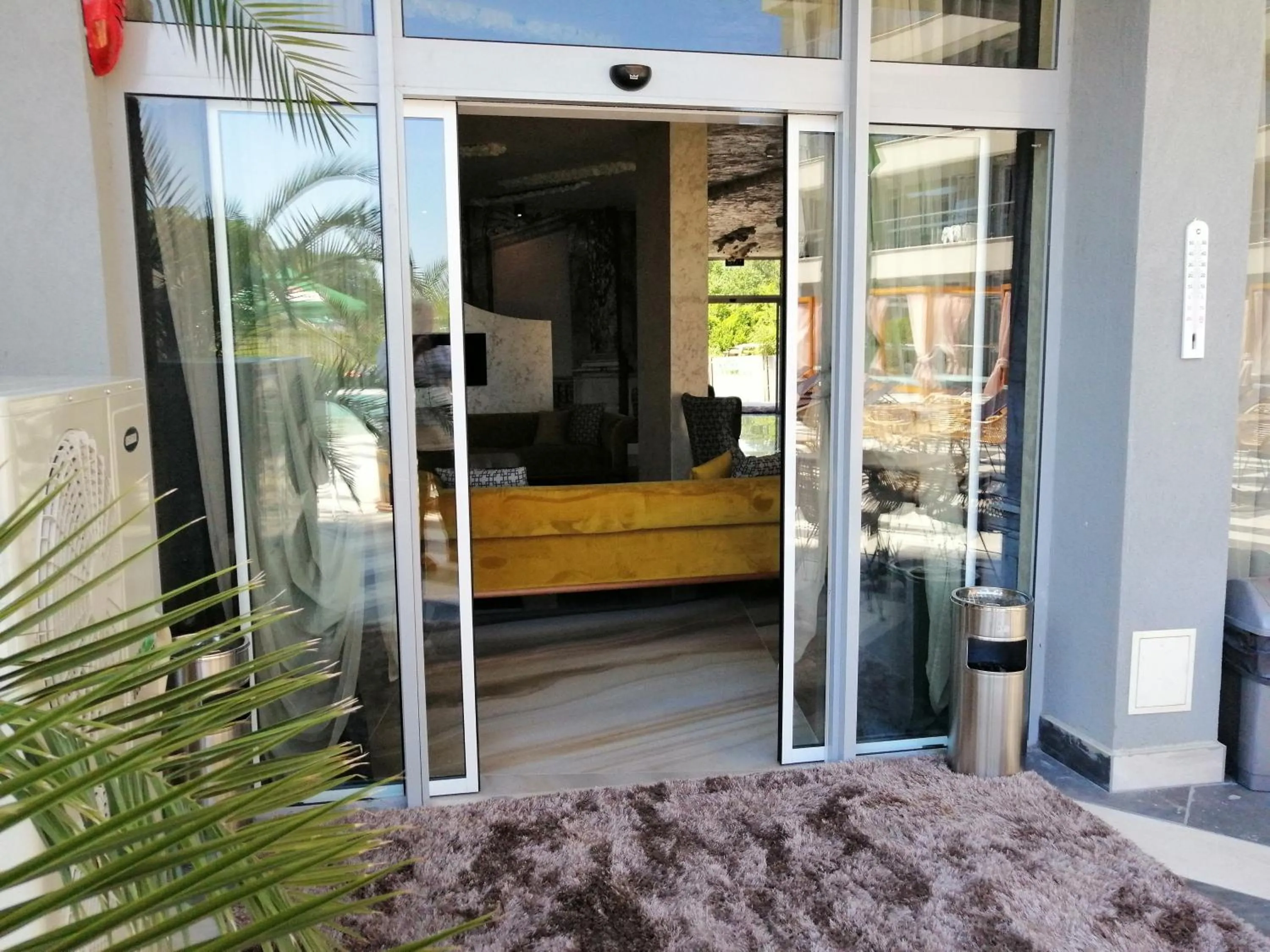 Facade/entrance, Bed in Allure Beach Resort Aparthotel