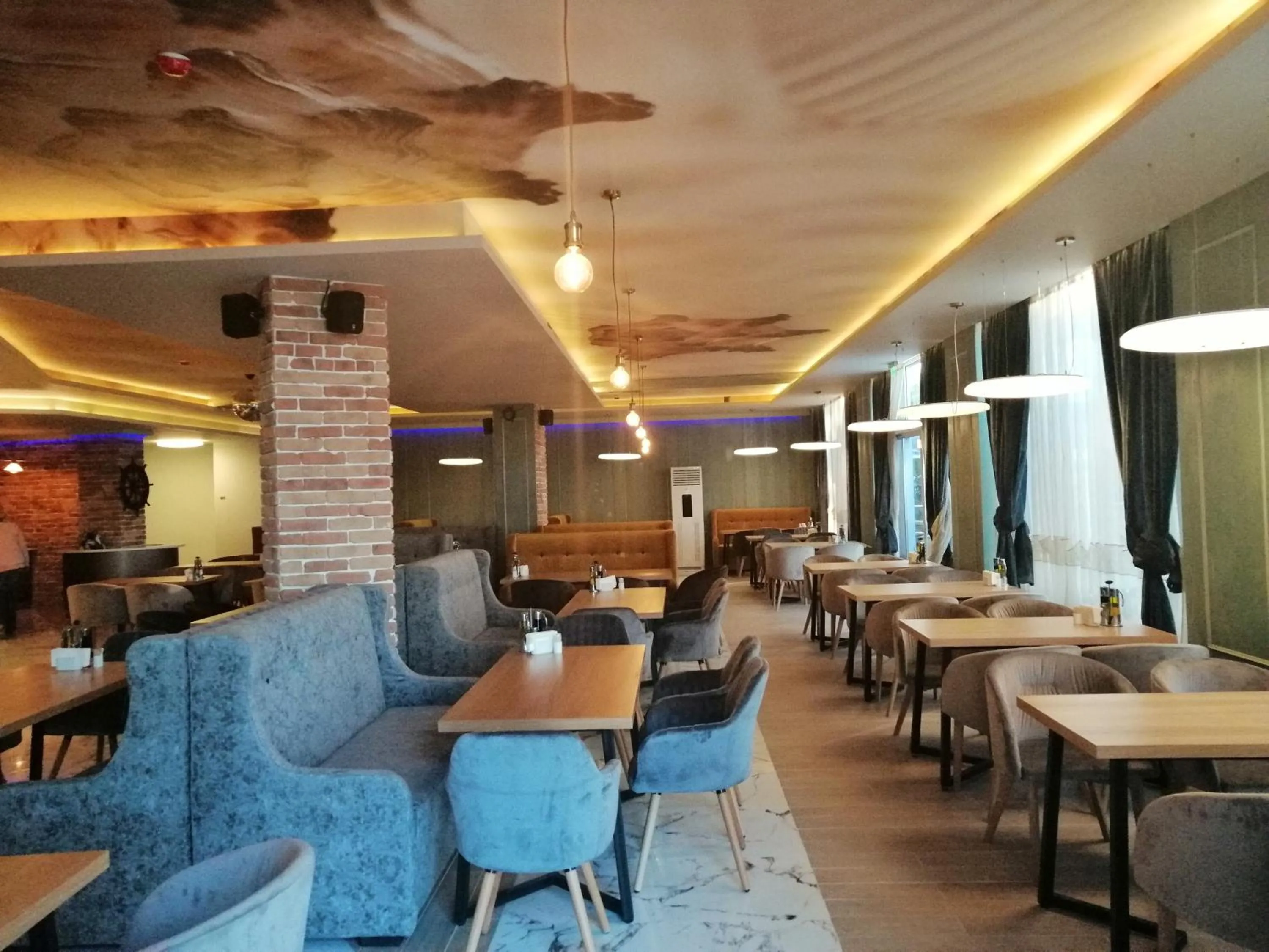 Restaurant/places to eat in Allure Beach Resort Aparthotel