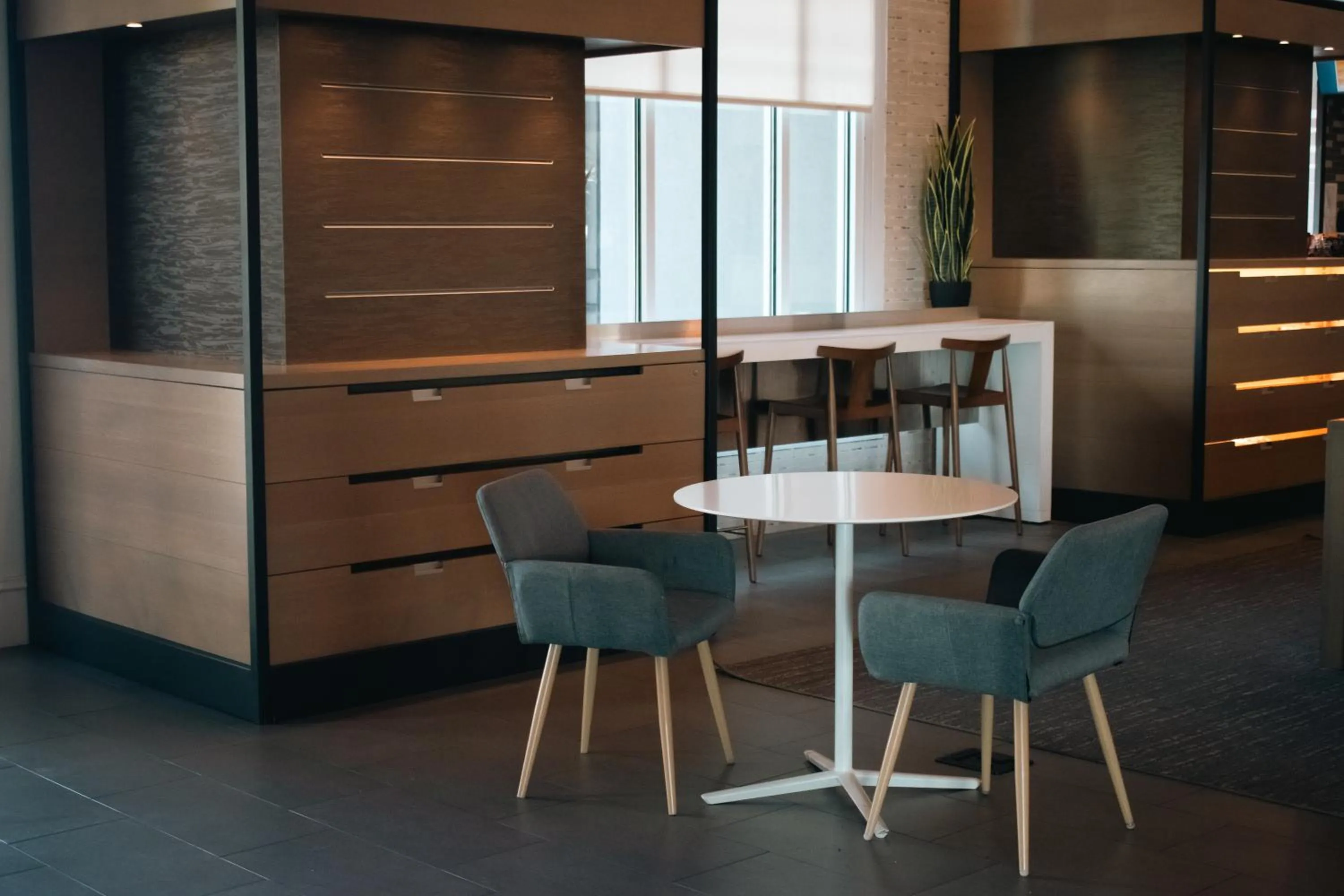 Communal lounge/ TV room in Hyatt Regency Wichita